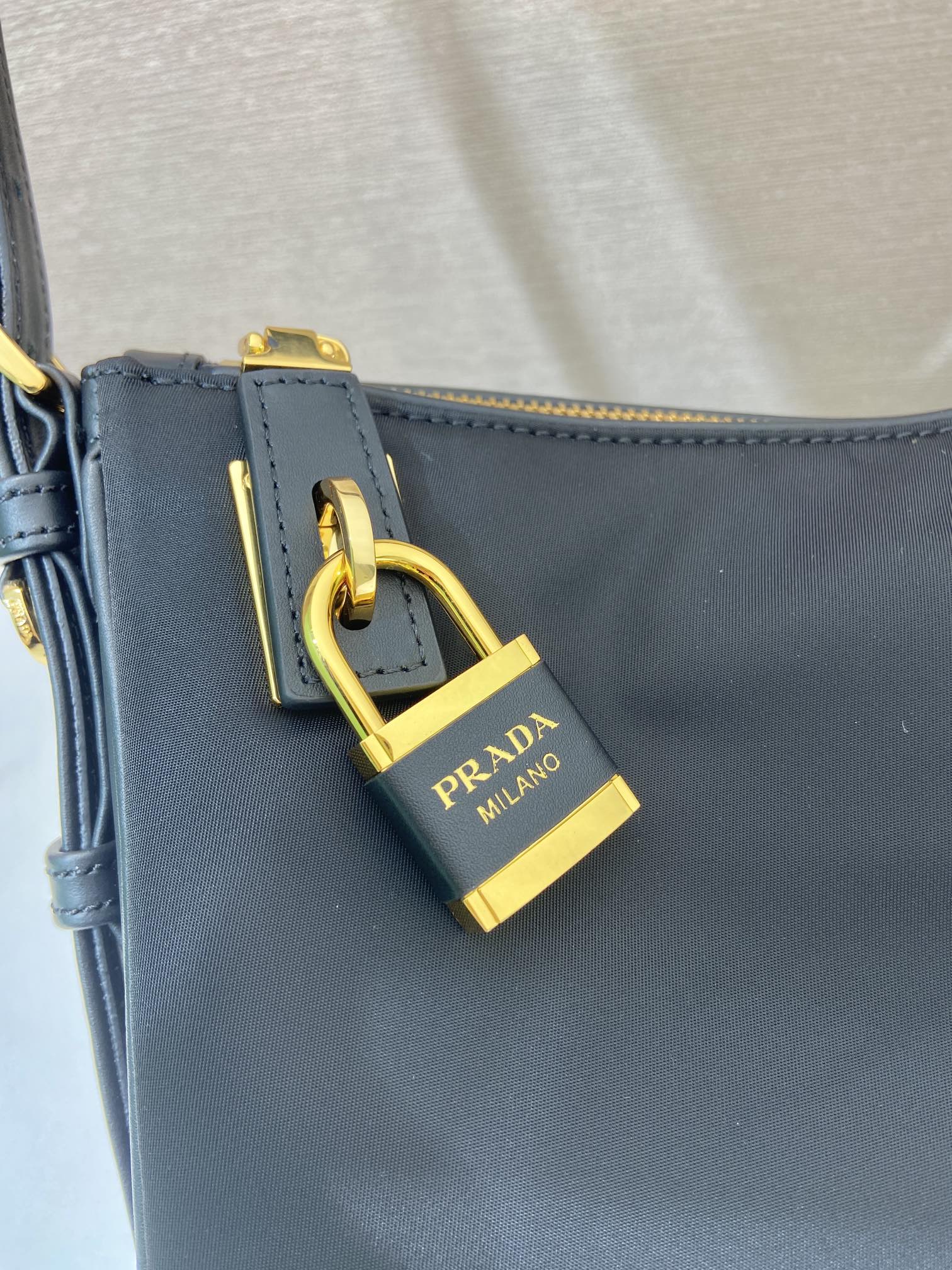 Bagsaaa Pra*a Aimée large Re-Nylon and leather shoulder bag with padlock 1BC232 black - 34cm
