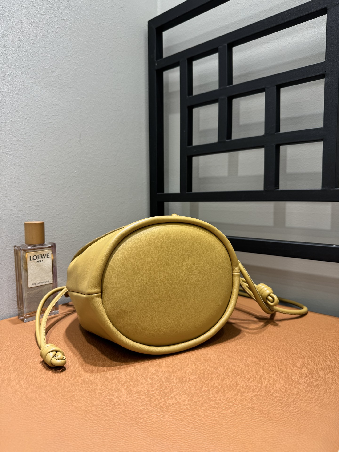Bagsaaa L0ew* Flamenco purse bucket in mellow nappa lambskin sahara - 32*17*24cm