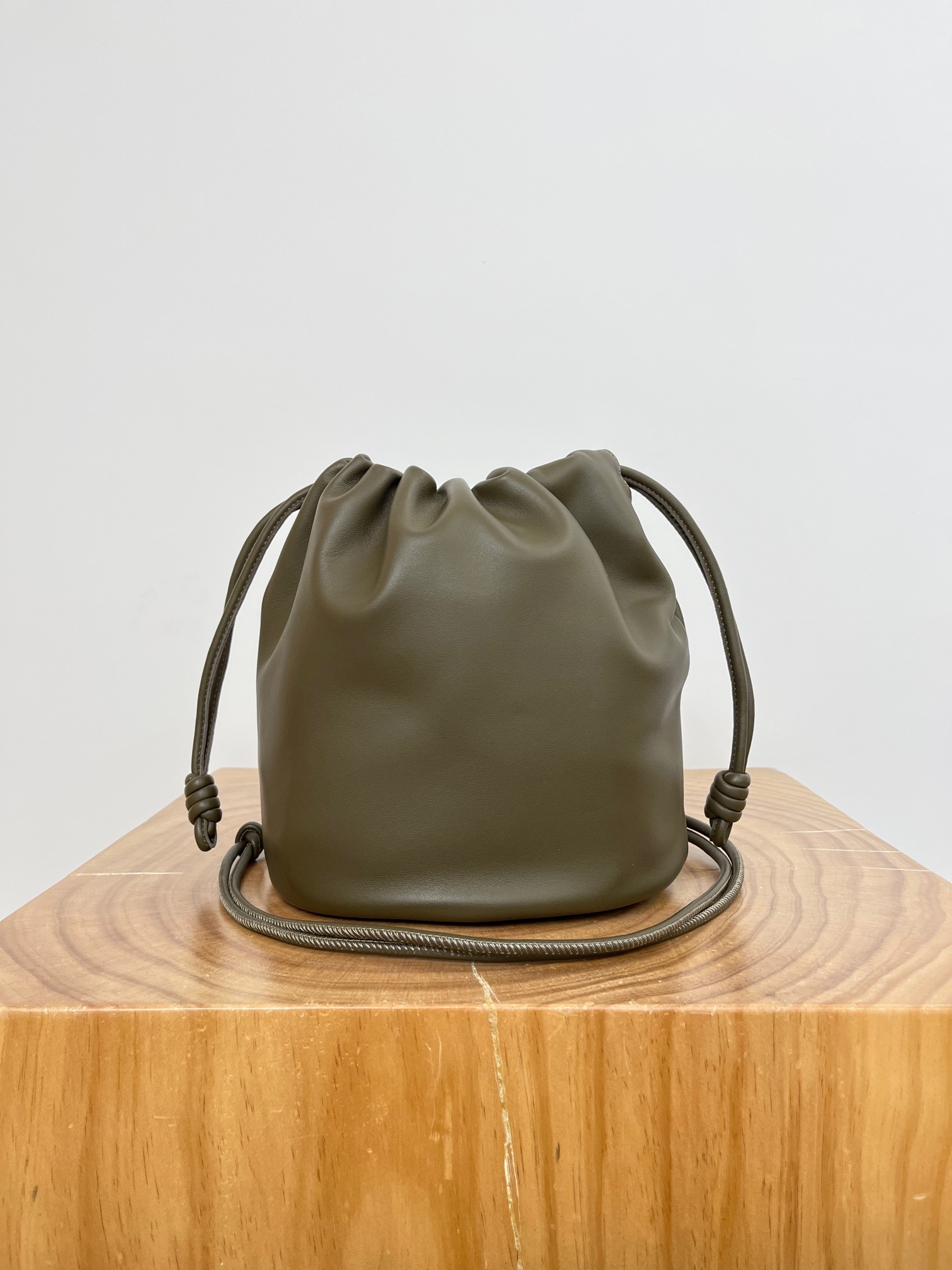 Bagsaaa L0ew* Flamenco purse bucket in mellow nappa lambskin khaki green - 32*17*24cm