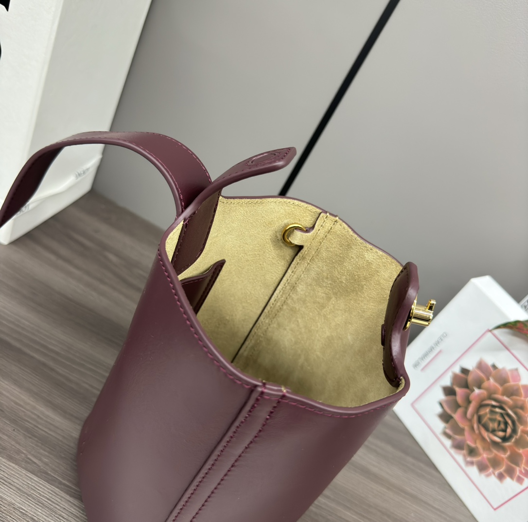 Bagsaaa L0ew* Mini Pebble bucket in smooth calfskin dark burgundy - 16*16*19.5CM