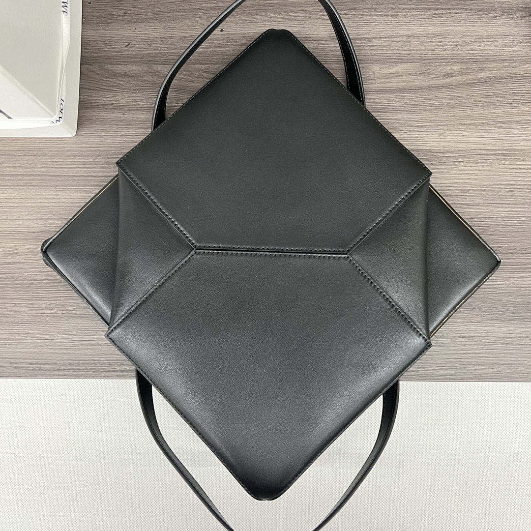 Bagsaaa L0ew* Medium Puzzle Fold tote in shiny calfskin black - 31.5 cm