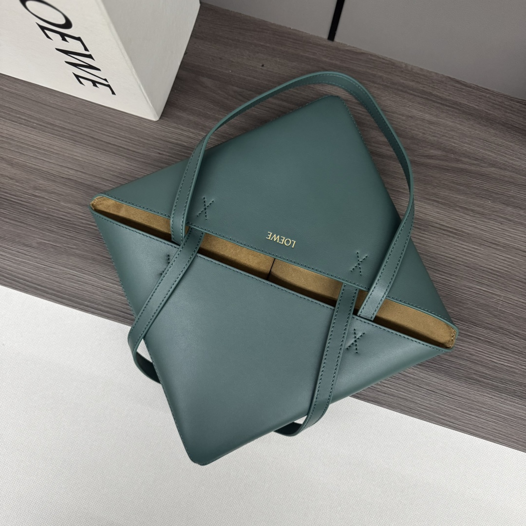 Bagsaaa L0ew* Medium Puzzle Fold tote in shiny calfskin vetiver - 31.5 cm