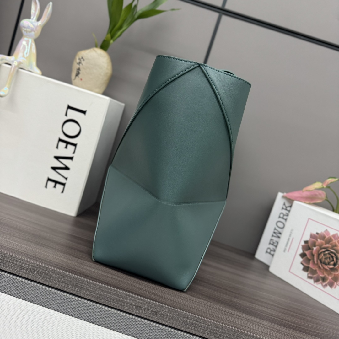Bagsaaa L0ew* Medium Puzzle Fold tote in shiny calfskin vetiver - 31.5 cm