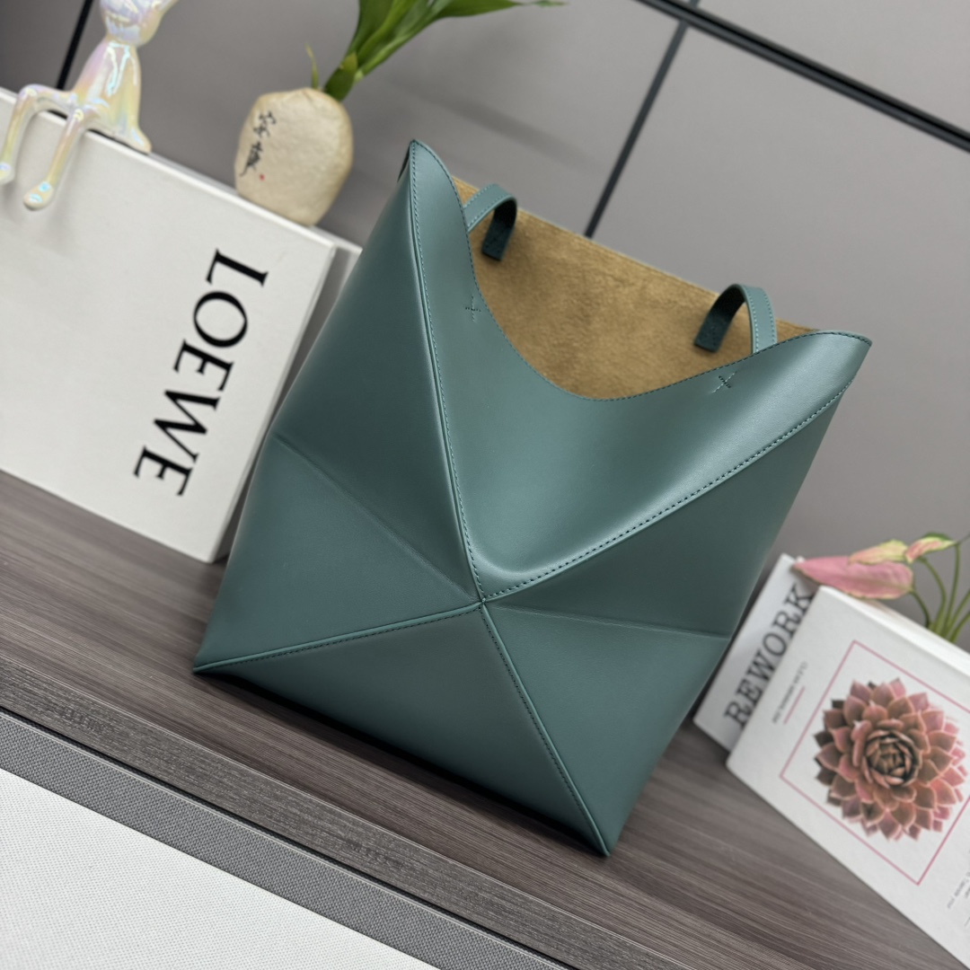Bagsaaa L0ew* Medium Puzzle Fold tote in shiny calfskin vetiver - 31.5 cm