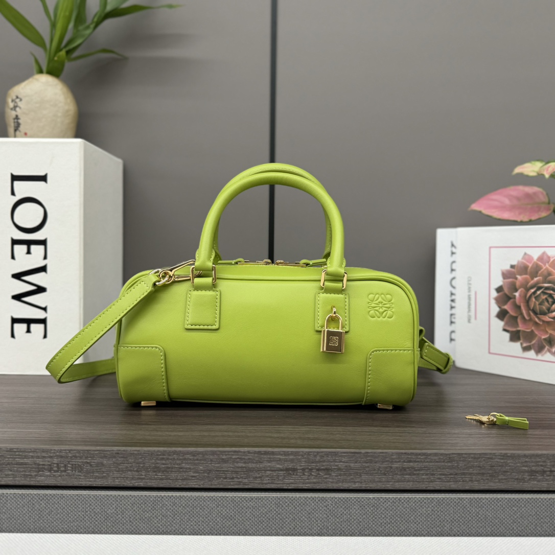 Bagsaaa L0ew* Amazona 23 Cropped bag in nappa calfskin Meadow Green - 23x11x10 cm