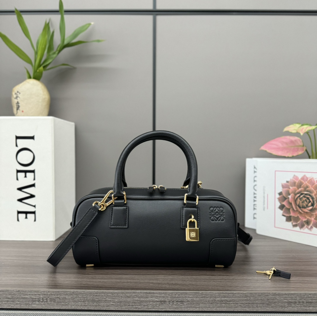 Bagsaaa L0ew* Amazona 23 Cropped bag in nappa calfskin black - 23x11x10 cm