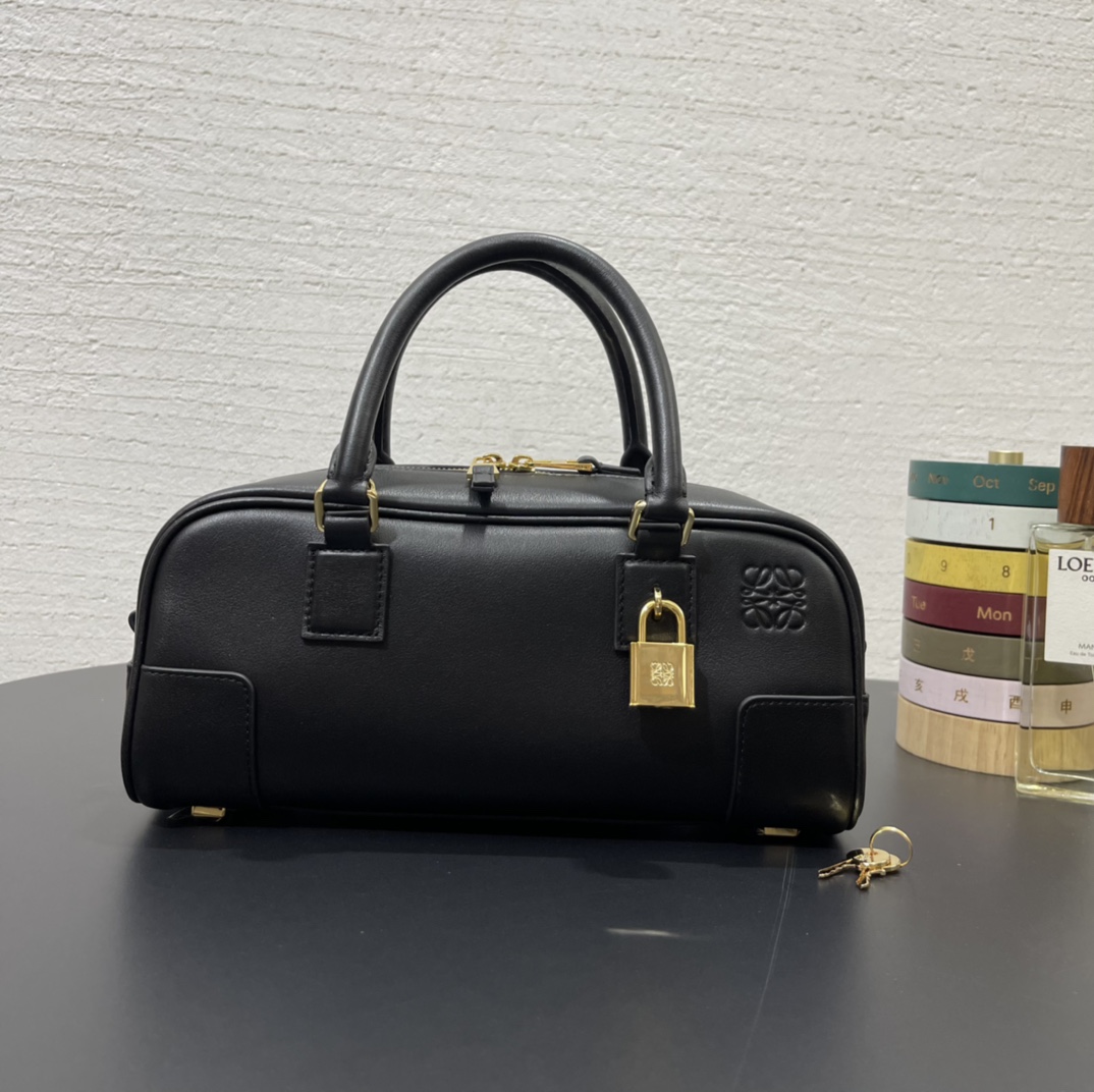 Bagsaaa L0ew* Amazona 23 Cropped bag in nappa calfskin black - 23x11x10 cm