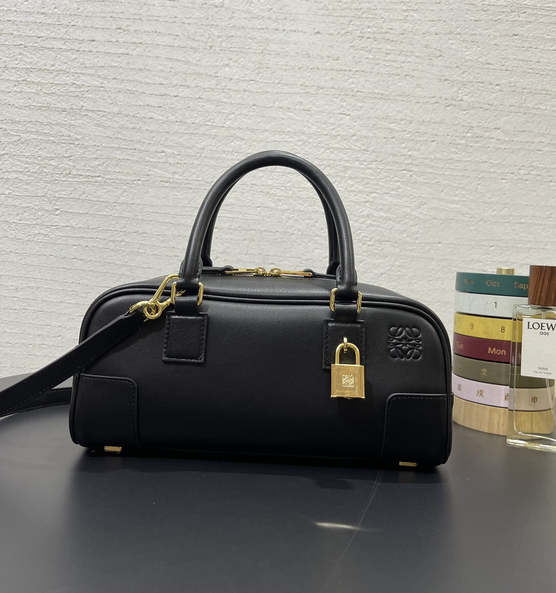 Bagsaaa L0ew* Amazona 23 Cropped bag in nappa calfskin black - 23x11x10 cm