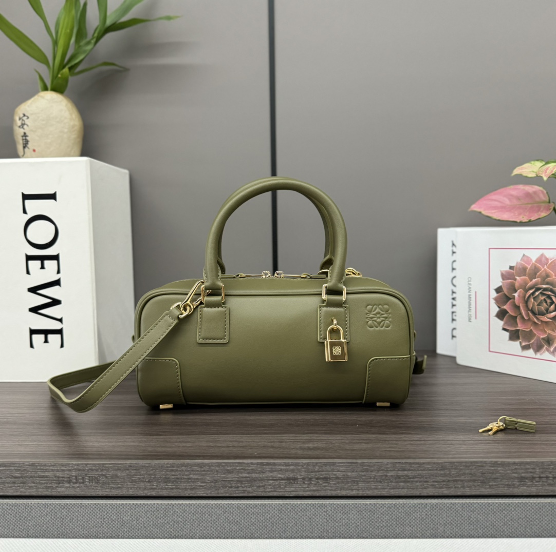 Bagsaaa L0ew* Amazona 23 Cropped bag in nappa calfskin khaki green - 23x11x10 cm