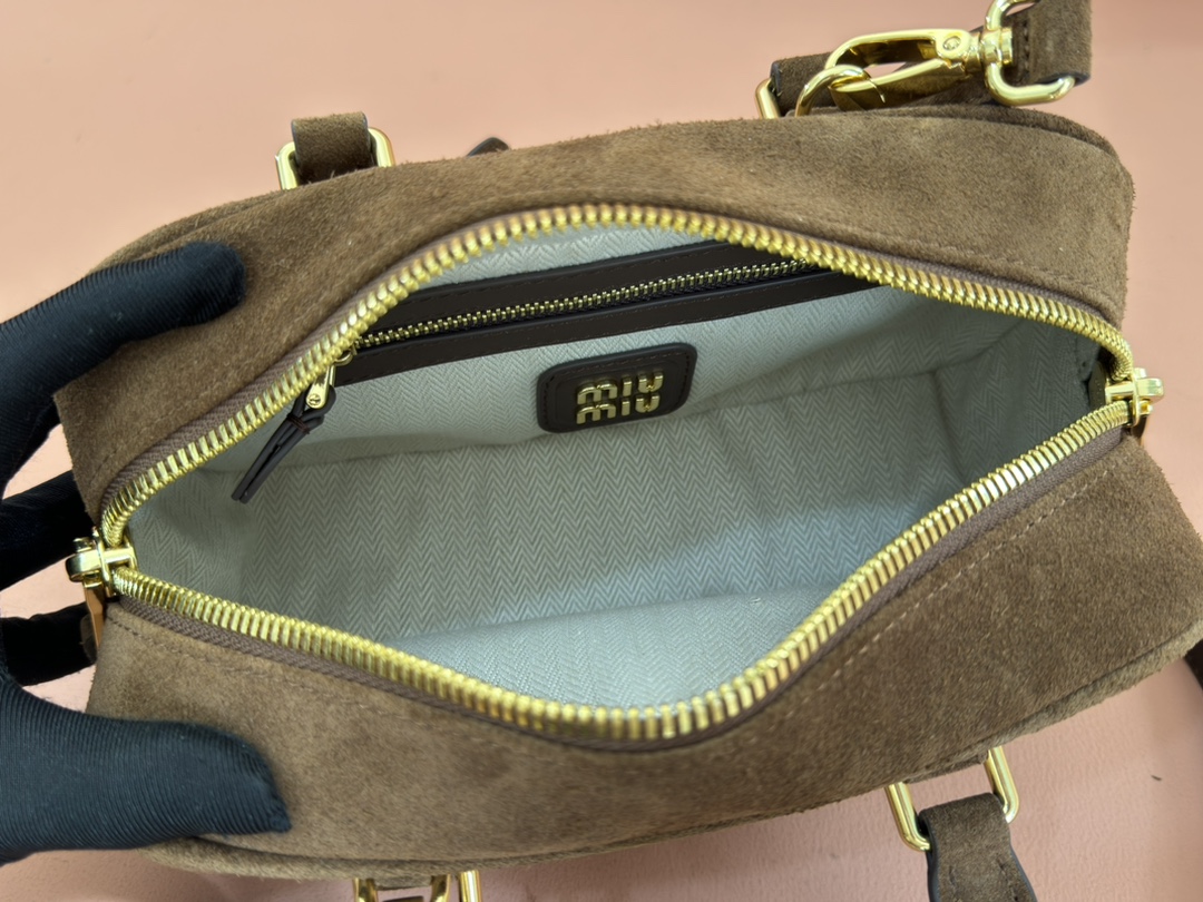 Bagsaaa M1um1u Arcadie padded suede top-handle bag 5BB142 brown - 22cm