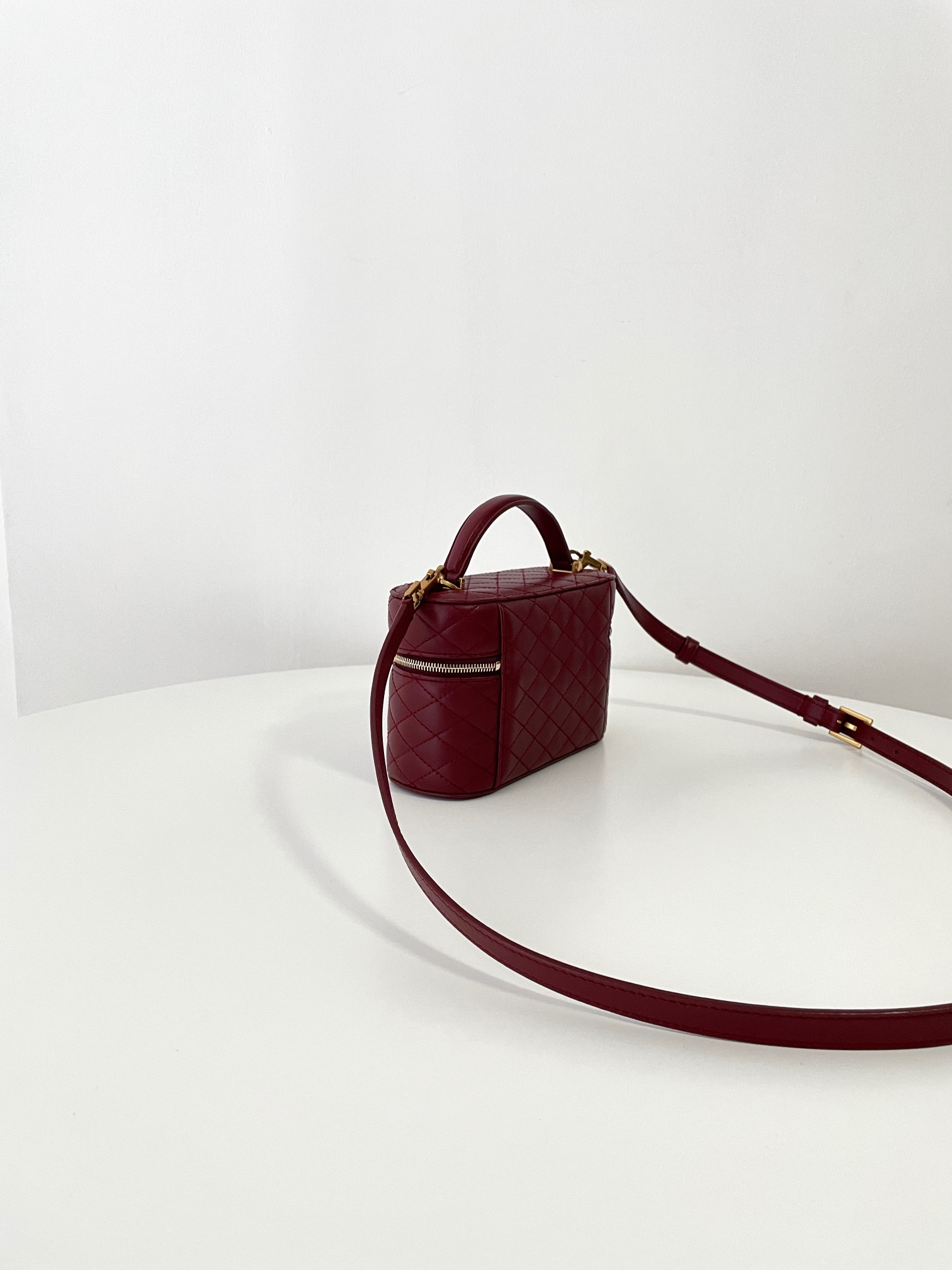 Bagsaaa Y51 Gaby Vanity Bag In Lambskin 766731 Dark Red - 18 X 11 X 6.5 CM