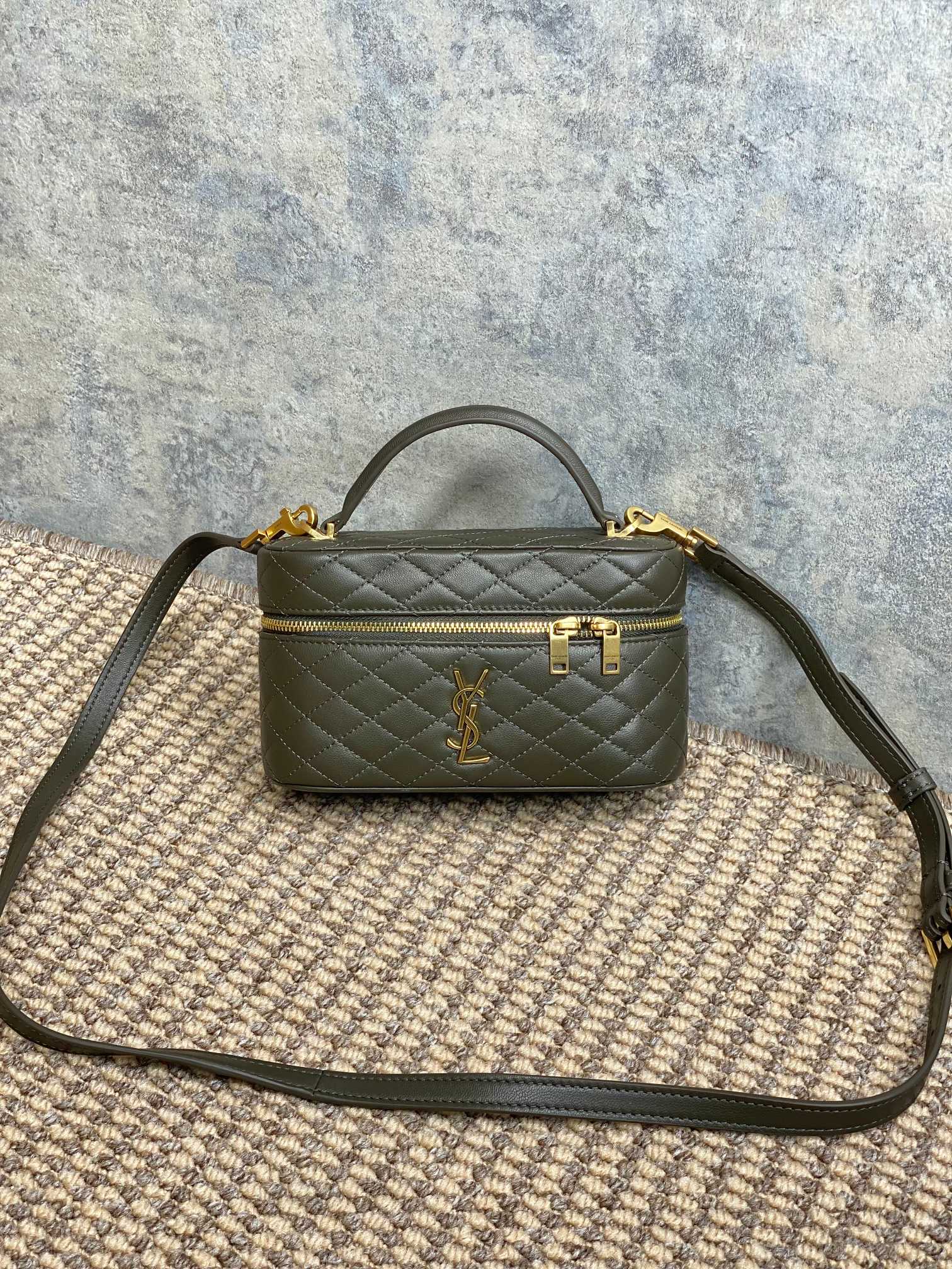 Bagsaaa Y51 Gaby Vanity Bag In Lambskin 766731 Light Musk - 18 X 11 X 6.5 CM