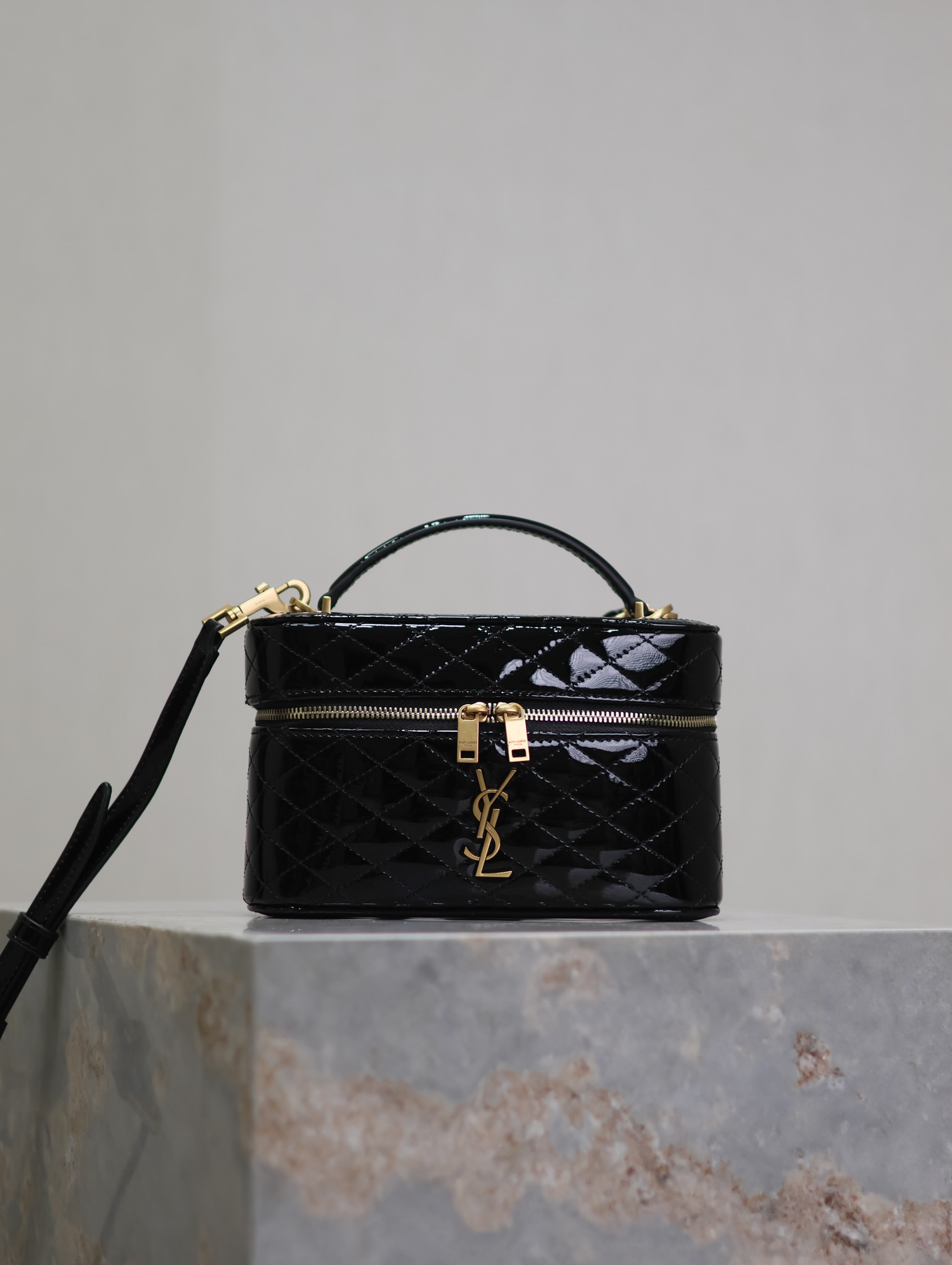 Bagsaaa Y51 Gaby Vanity Bag In Patent Leather 766731 Black - 18 X 11 X 6.5 CM