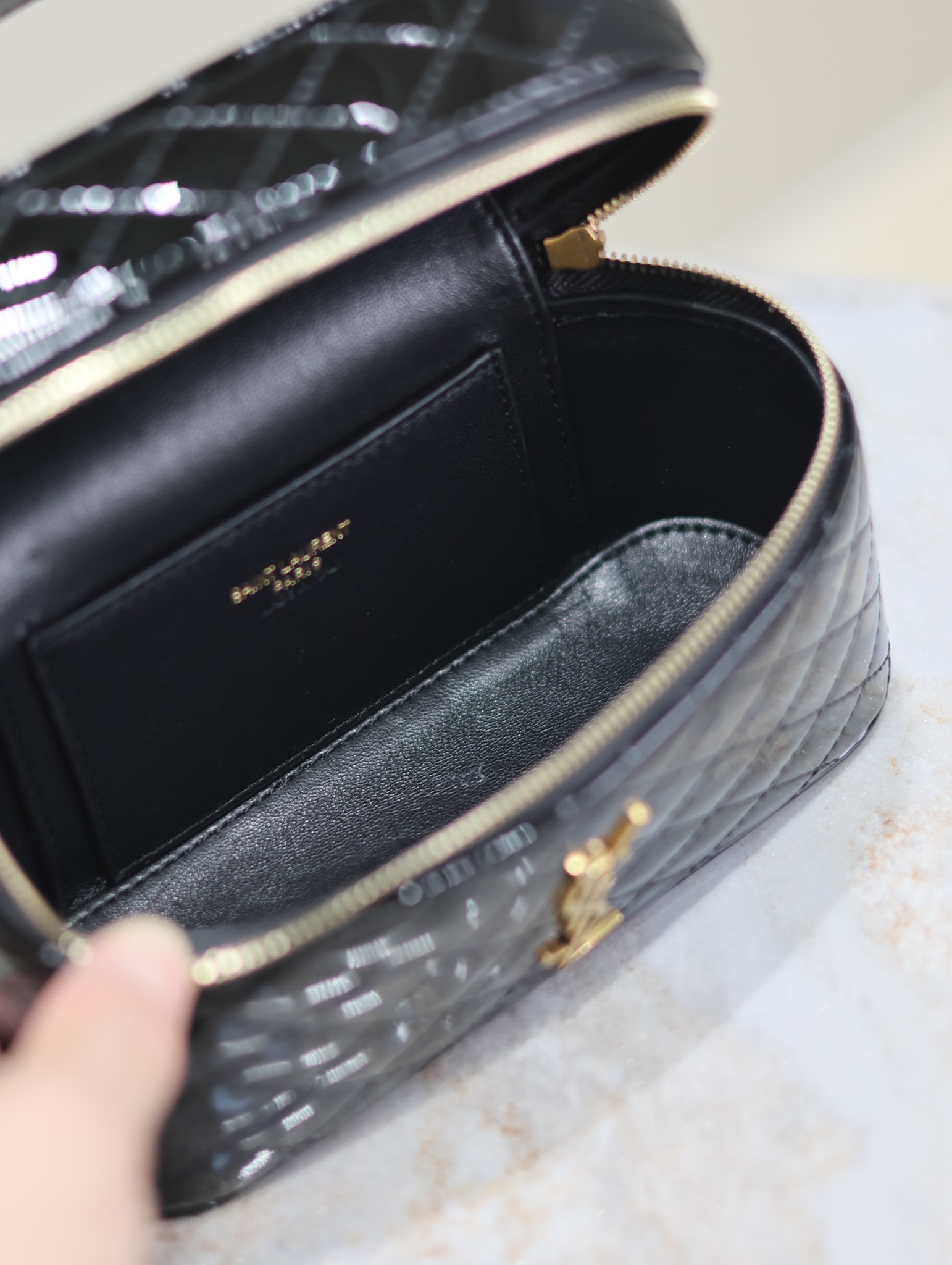 Bagsaaa Y51 Gaby Vanity Bag In Patent Leather 766731 Black - 18 X 11 X 6.5 CM