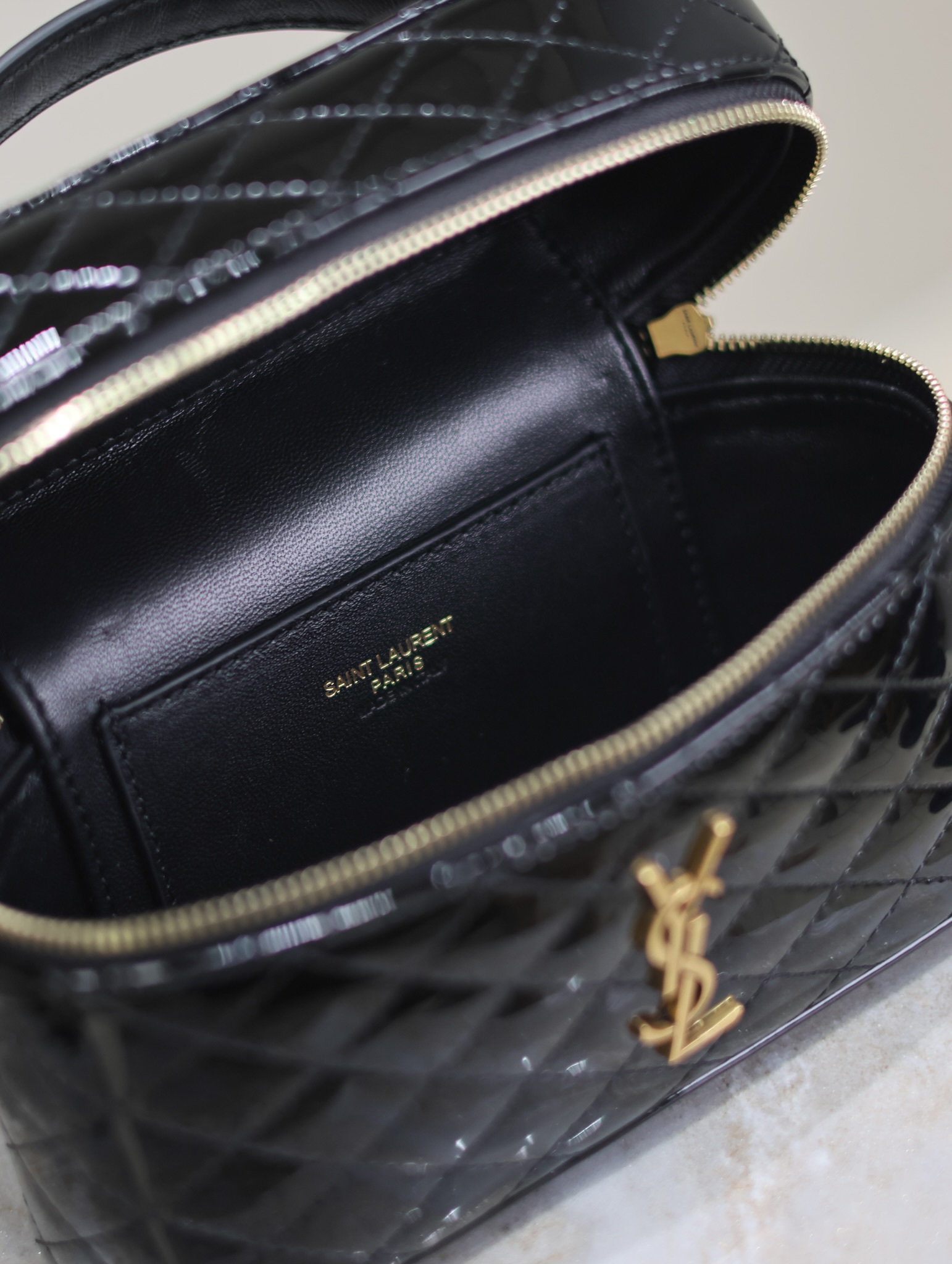 Bagsaaa Y51 Gaby Vanity Bag In Patent Leather 766731 Black - 18 X 11 X 6.5 CM