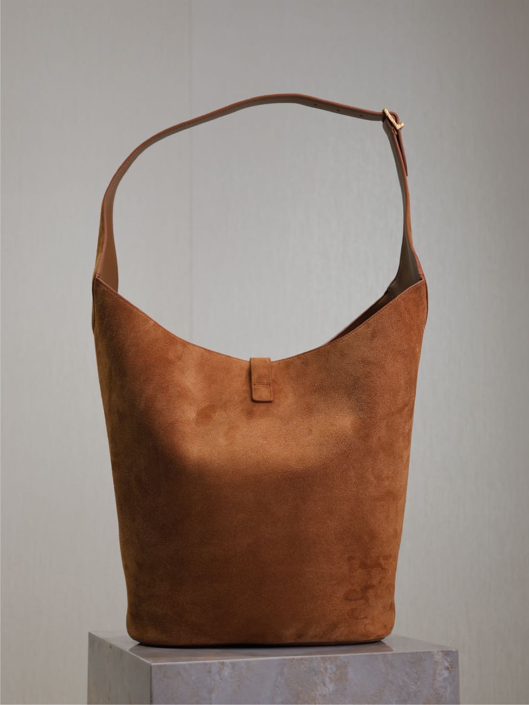 Bagsaaa Y51 Le 5 À 7 hobo in suede 793088 brown - 44 X 32 X 3 CM