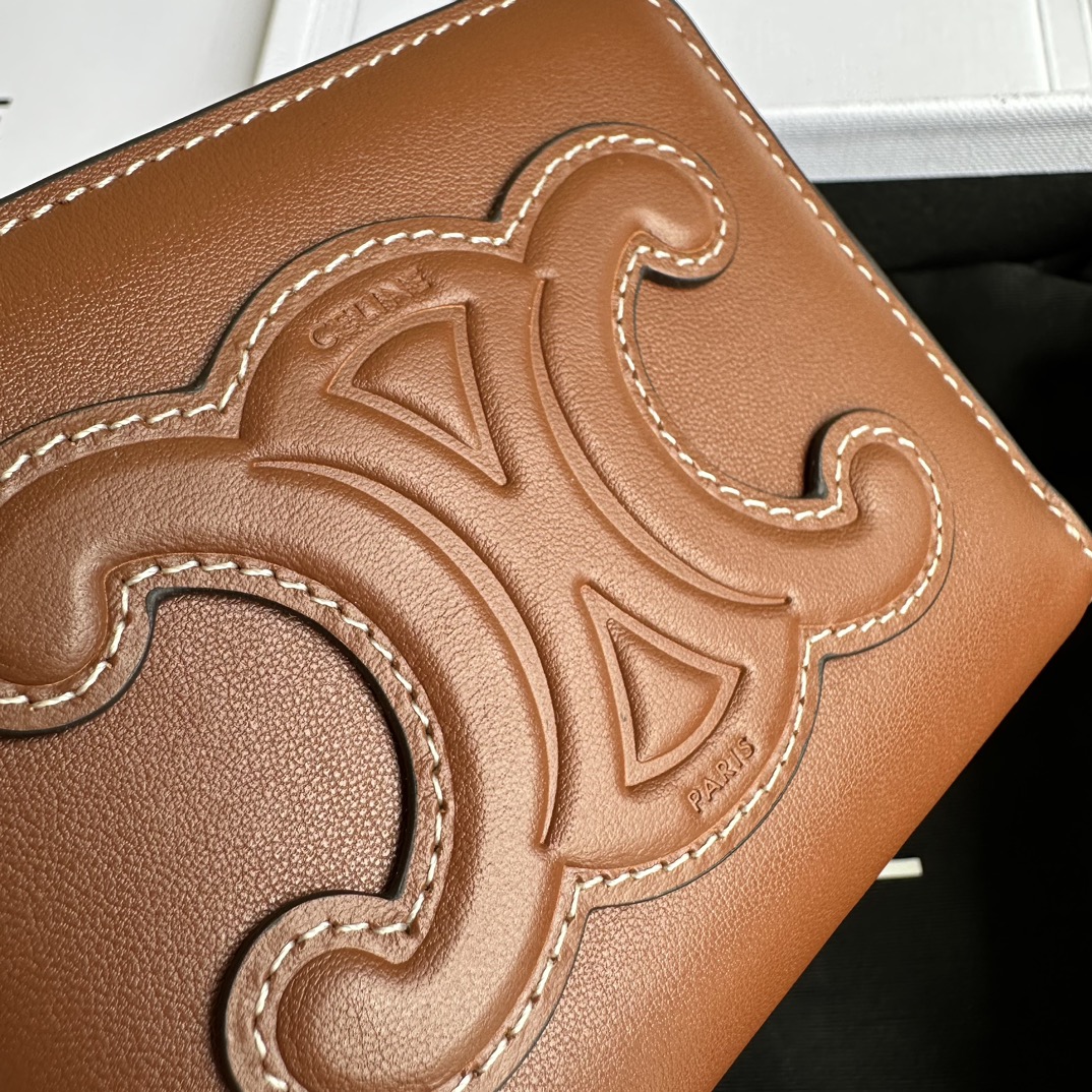 Bagsaaa Ce1i*e Compact Zipped Wallet Cuir Triomphe In Smooth Calfskin Brown - 11 x 8.5 x 2 CM