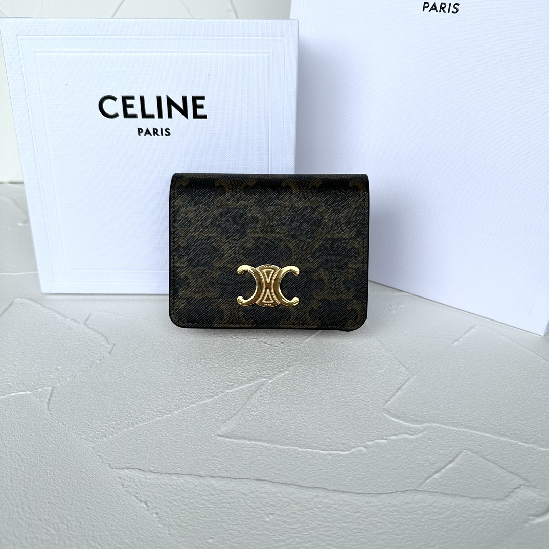 Bagsaaa Ce1i*e Triomphe Compact Wallet In Triomphe Canvas - 11 x 9 x 3 CM