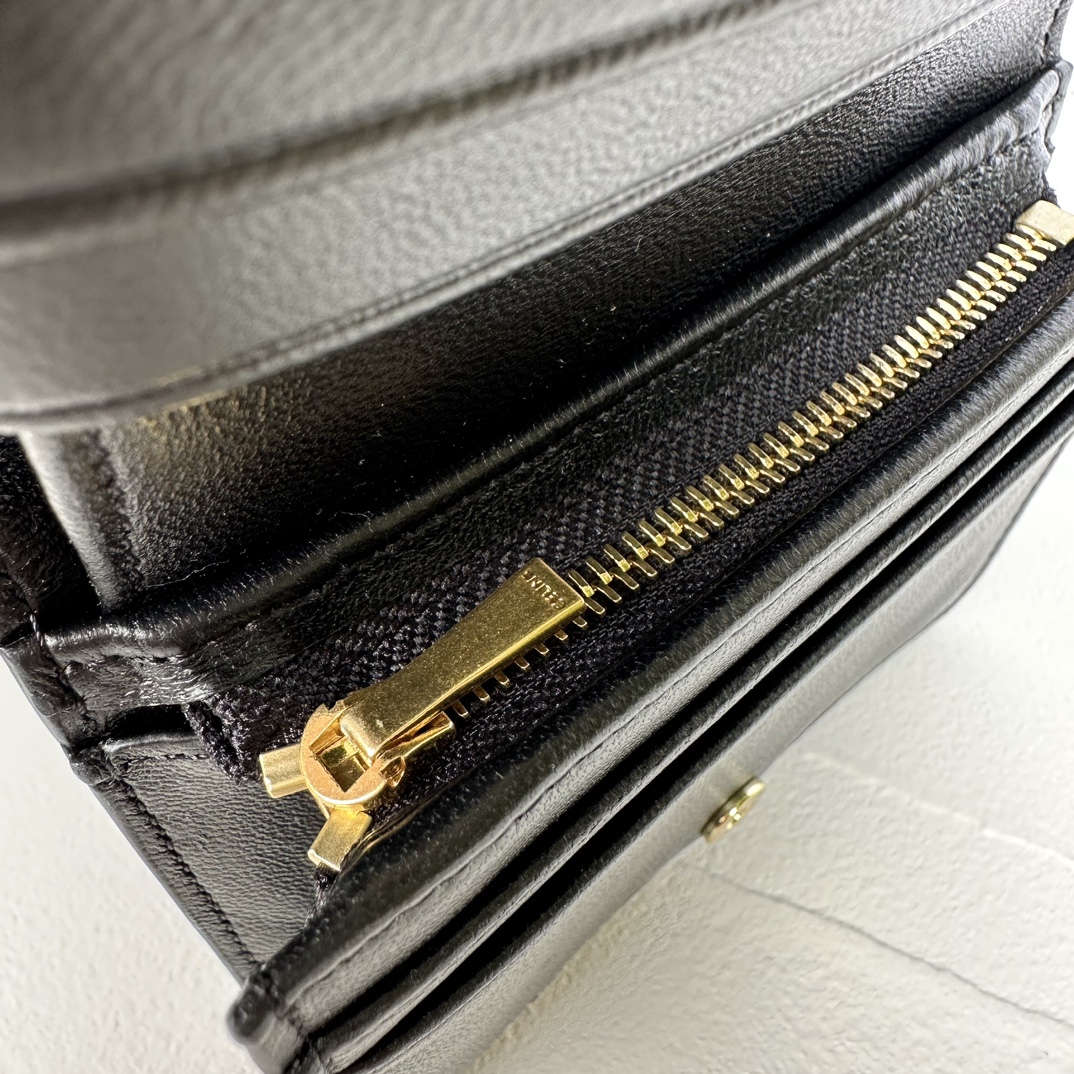 Bagsaaa Ce1i*e Triomphe Compact Wallet In Shiny Calfskin Black - 11 x 9 x 3 CM