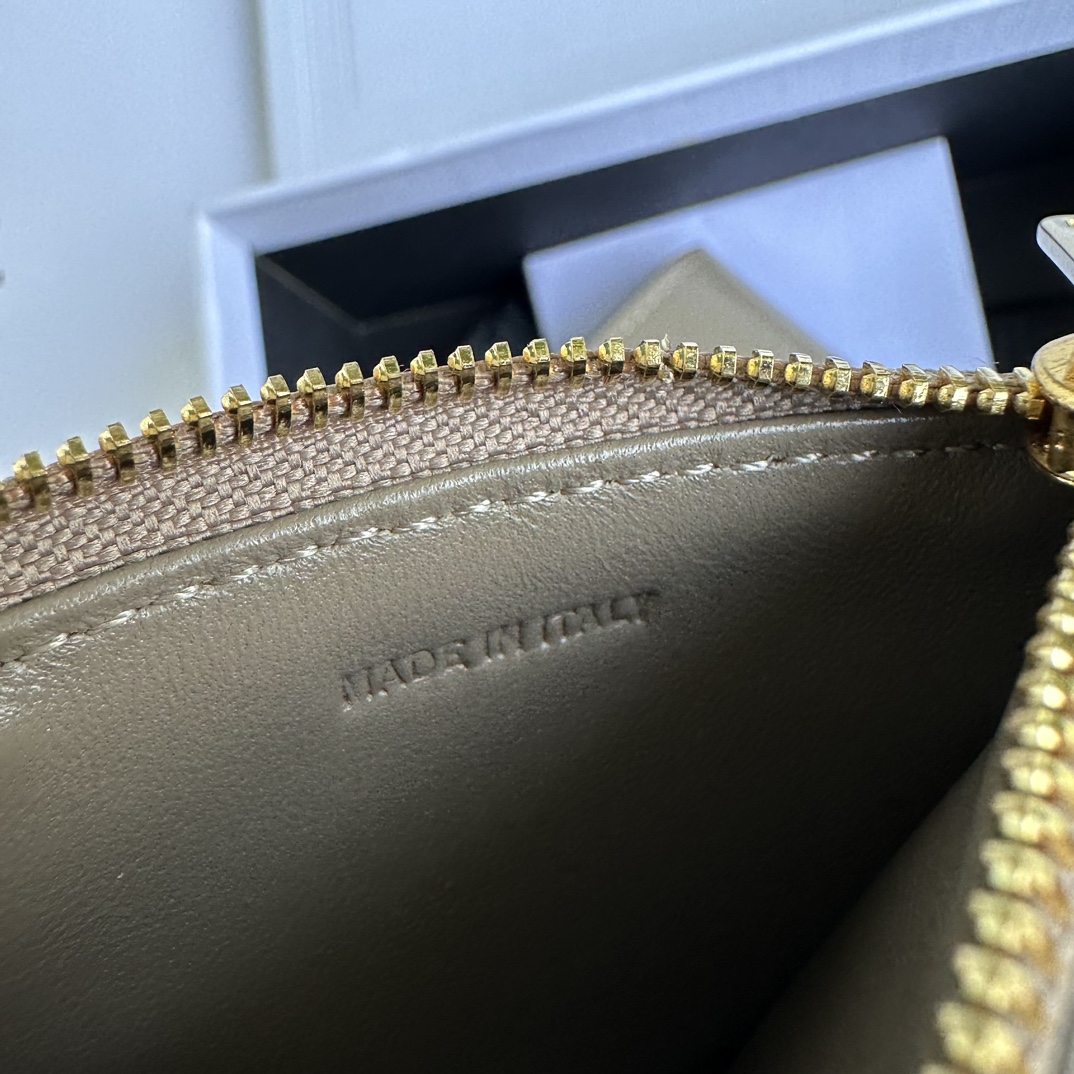 Bagsaaa Ce1i*e Compact Wallet With Coin Triomphe In Shiny Calfskin Beige - 10cm