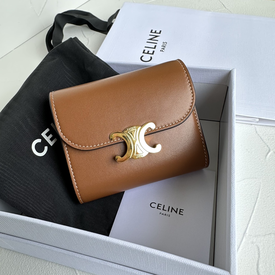 Bagsaaa Ce1i*e Small Flap Wallet Triomphe in Shiny Smooth Lambskin Brown - 10.5cm