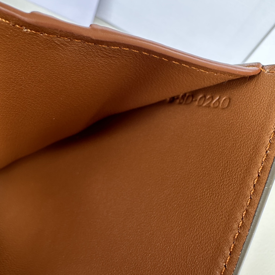 Bagsaaa Ce1i*e Small Flap Wallet Triomphe in Shiny Smooth Lambskin Brown - 10.5cm