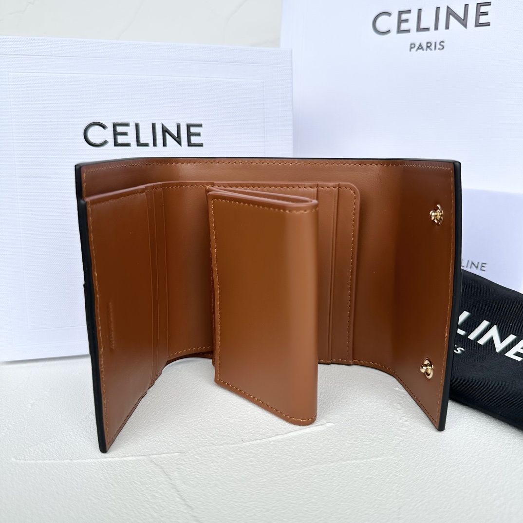 Bagsaaa Ce1i*e Small Trifold Wallet In Triomphe Canvas And Lambskin - 10.5cm
