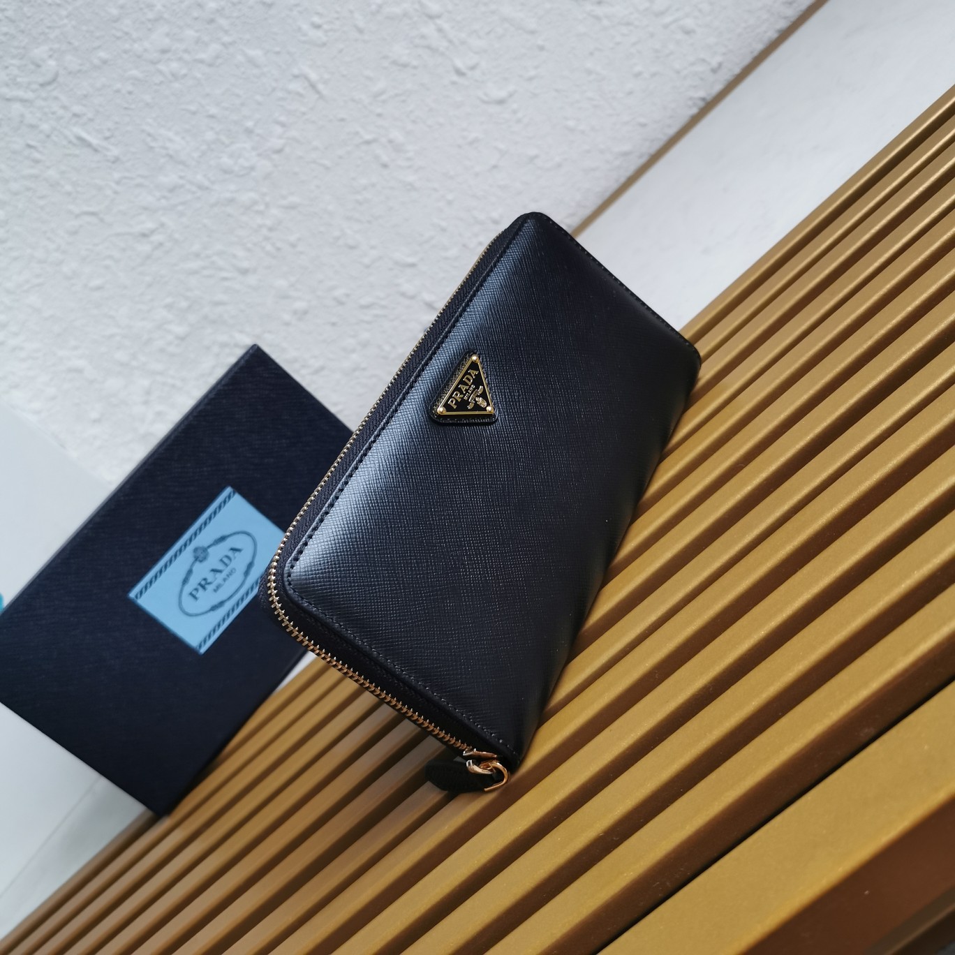 Bagsaaa Pra*a Large Saffiano Leather Wallet Black & Gold - 20cm