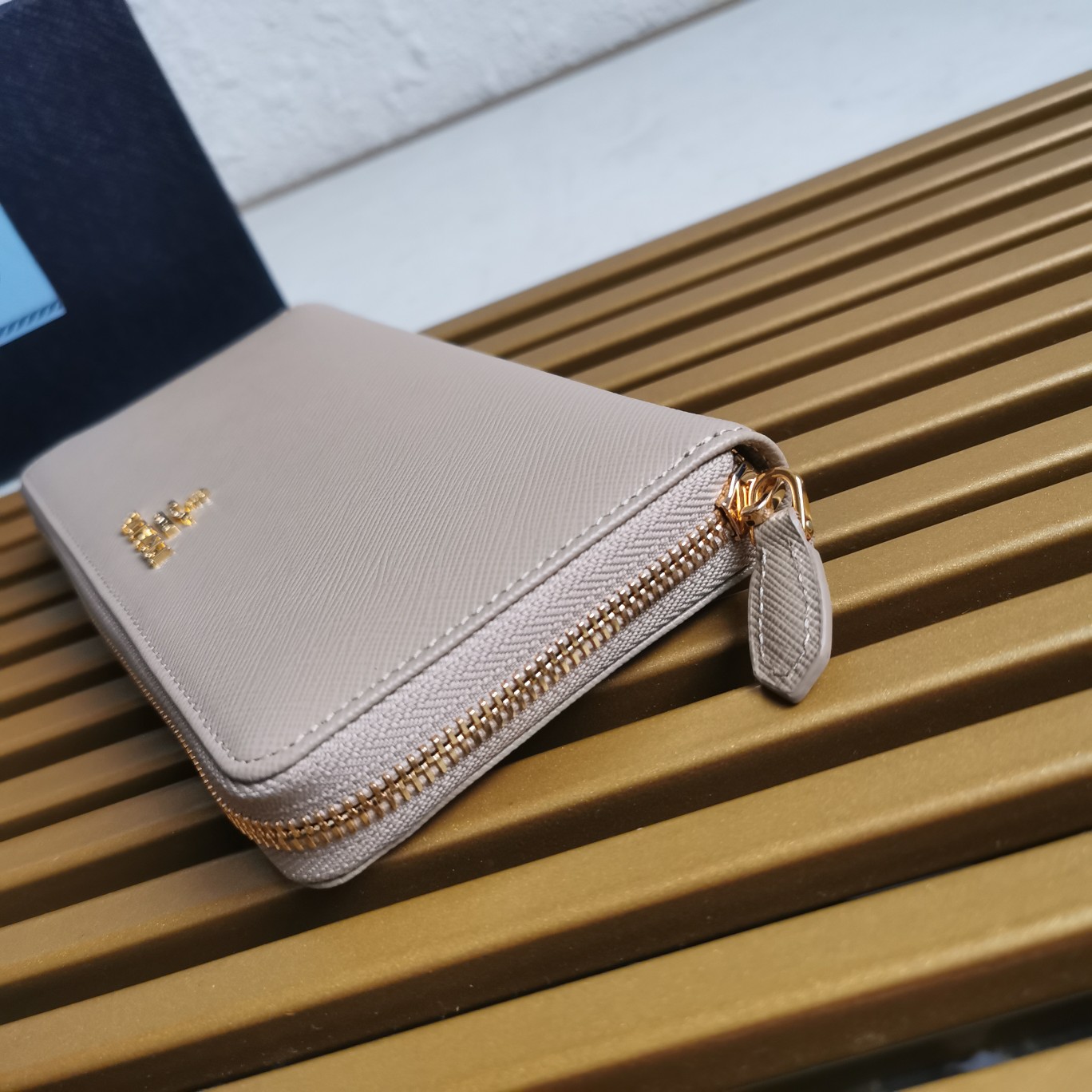 Bagsaaa Pra*a Large Saffiano leather wallet beige - 20cm