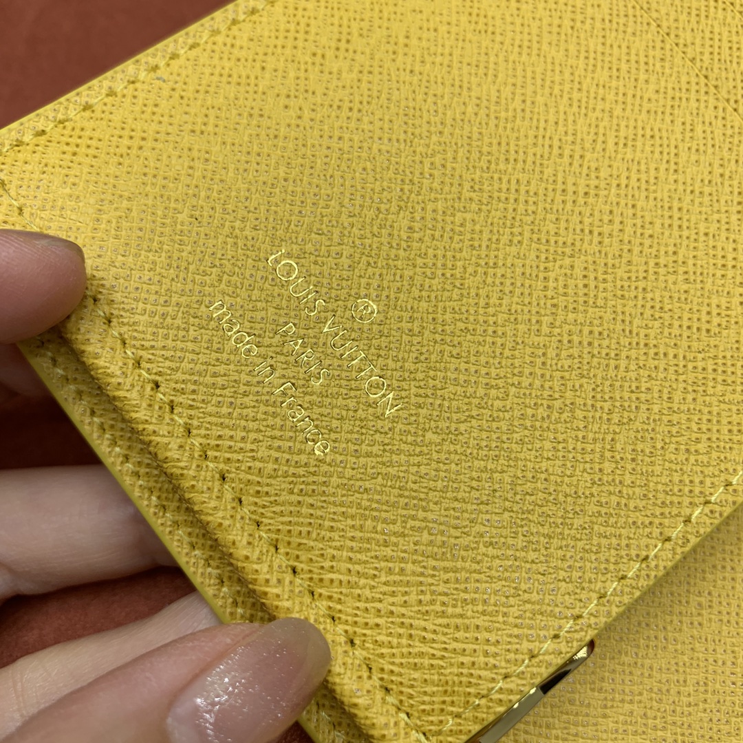 Bagsaaa L0vis Vvtt0n M12656 Brazza Wallet Yellow - 19 x 2 x 10 cm
