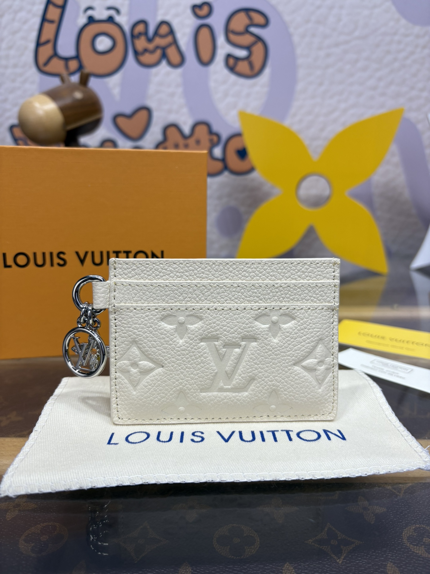 Bagsaaa L0vis Vvtt0n M12179 LV Charms Card Holder White - 10.2cm