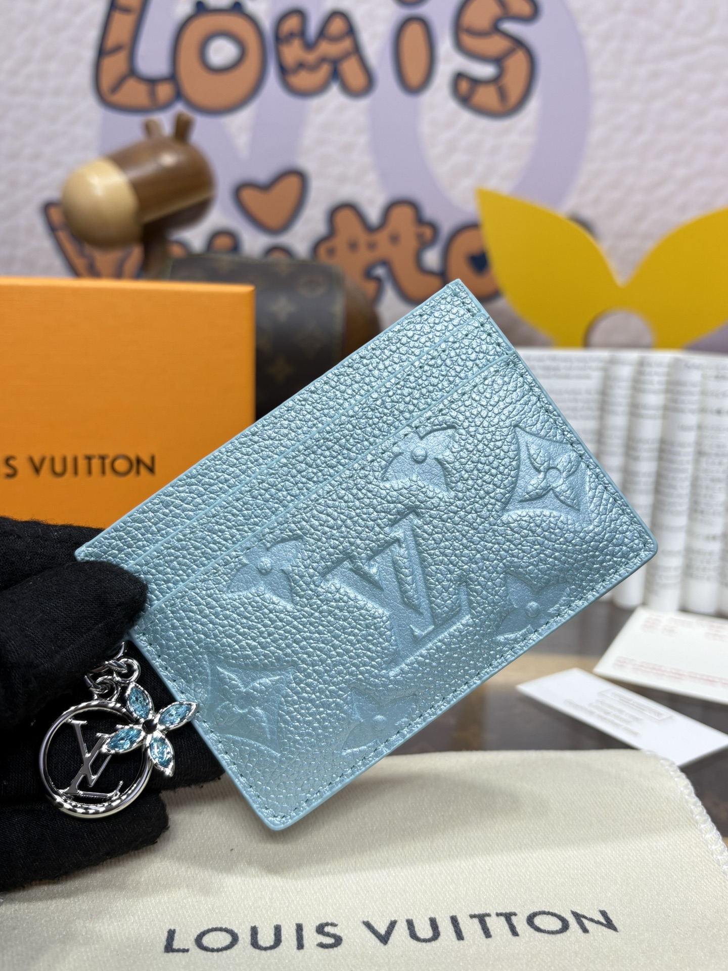 Bagsaaa L0vis Vvtt0n M12180 LV Charms Card Blue - 10.2cm