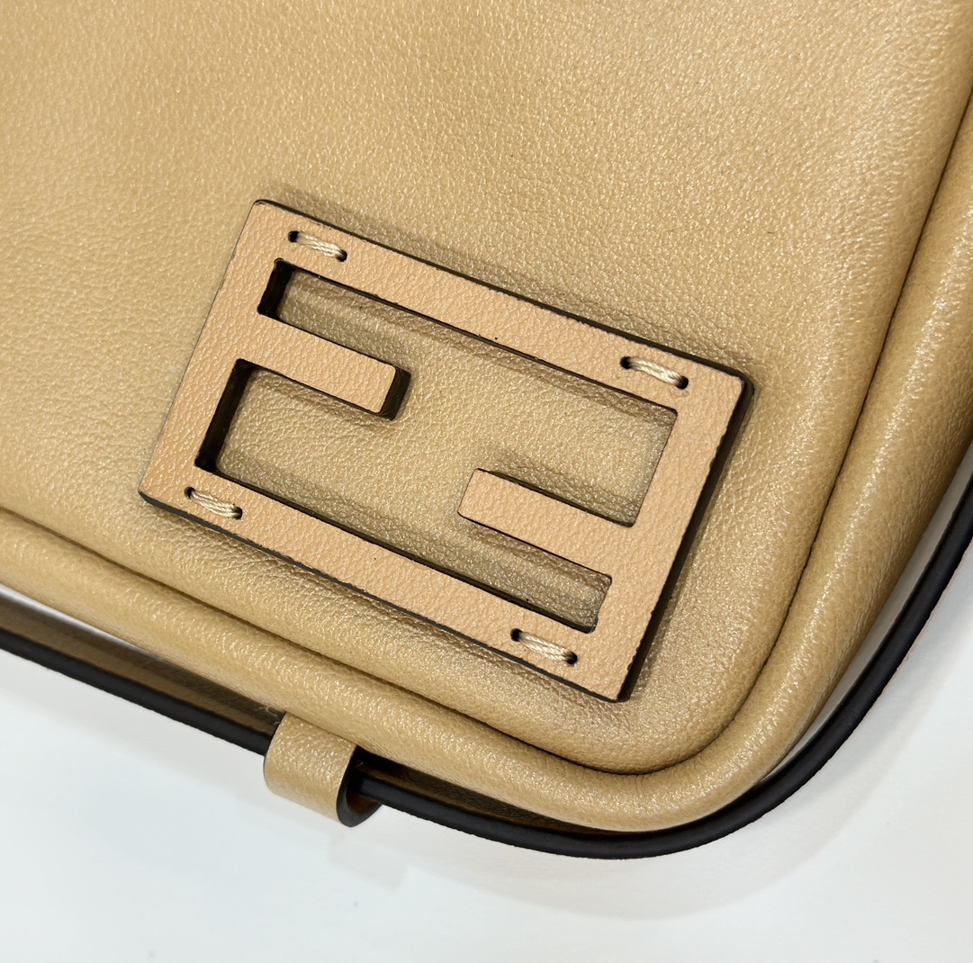 Bagsaaa Simply F**di Mini beige leather mini-bag - 22cm