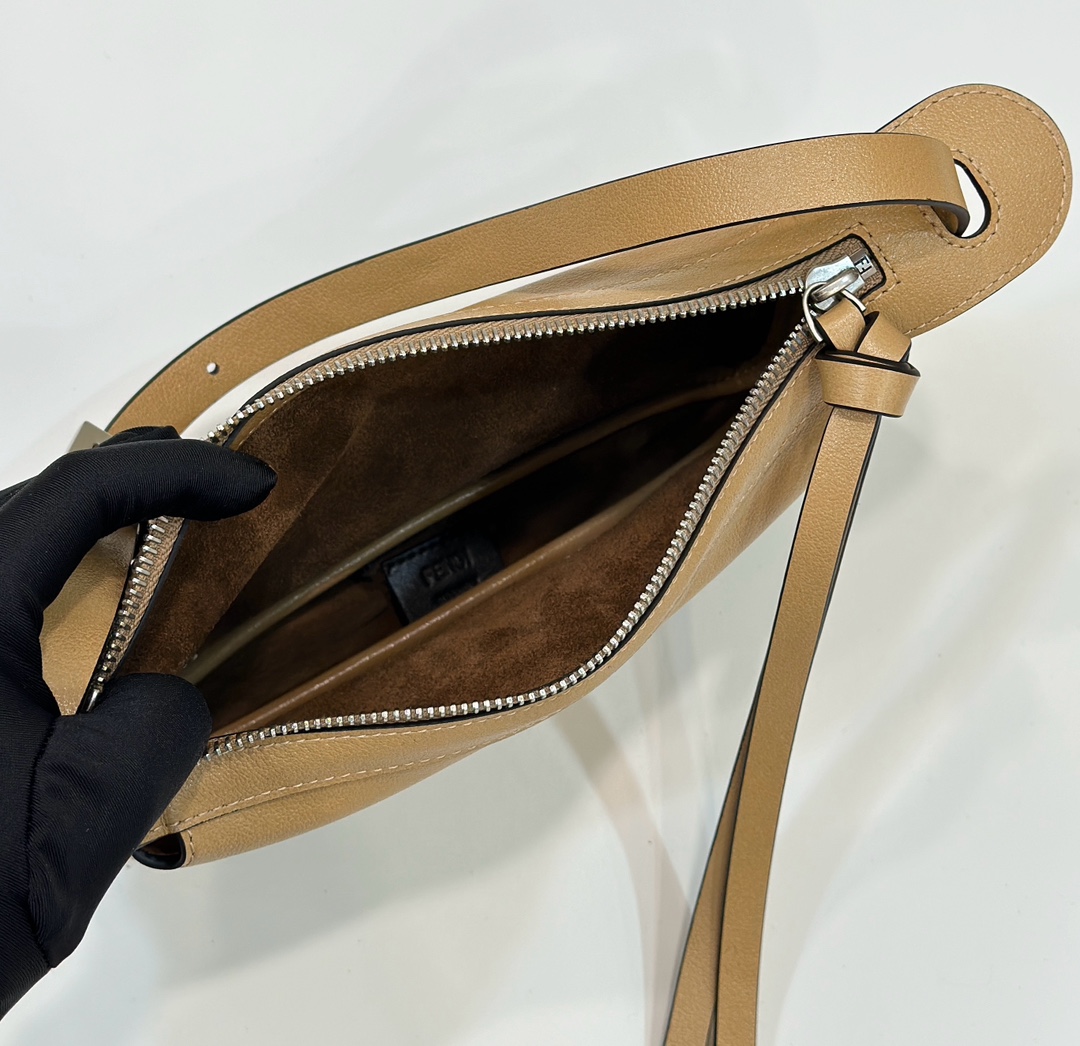 Bagsaaa Simply F**di Mini beige leather mini-bag - 22cm