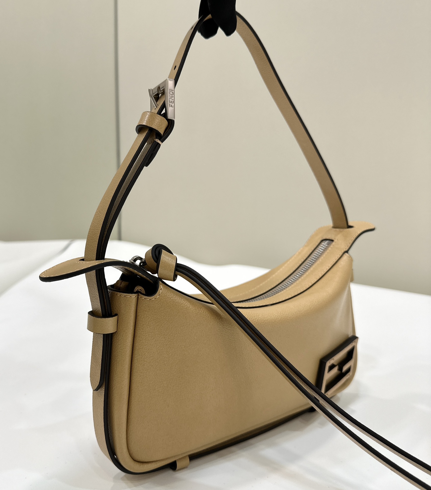 Bagsaaa Simply F**di Mini beige leather mini-bag - 22cm