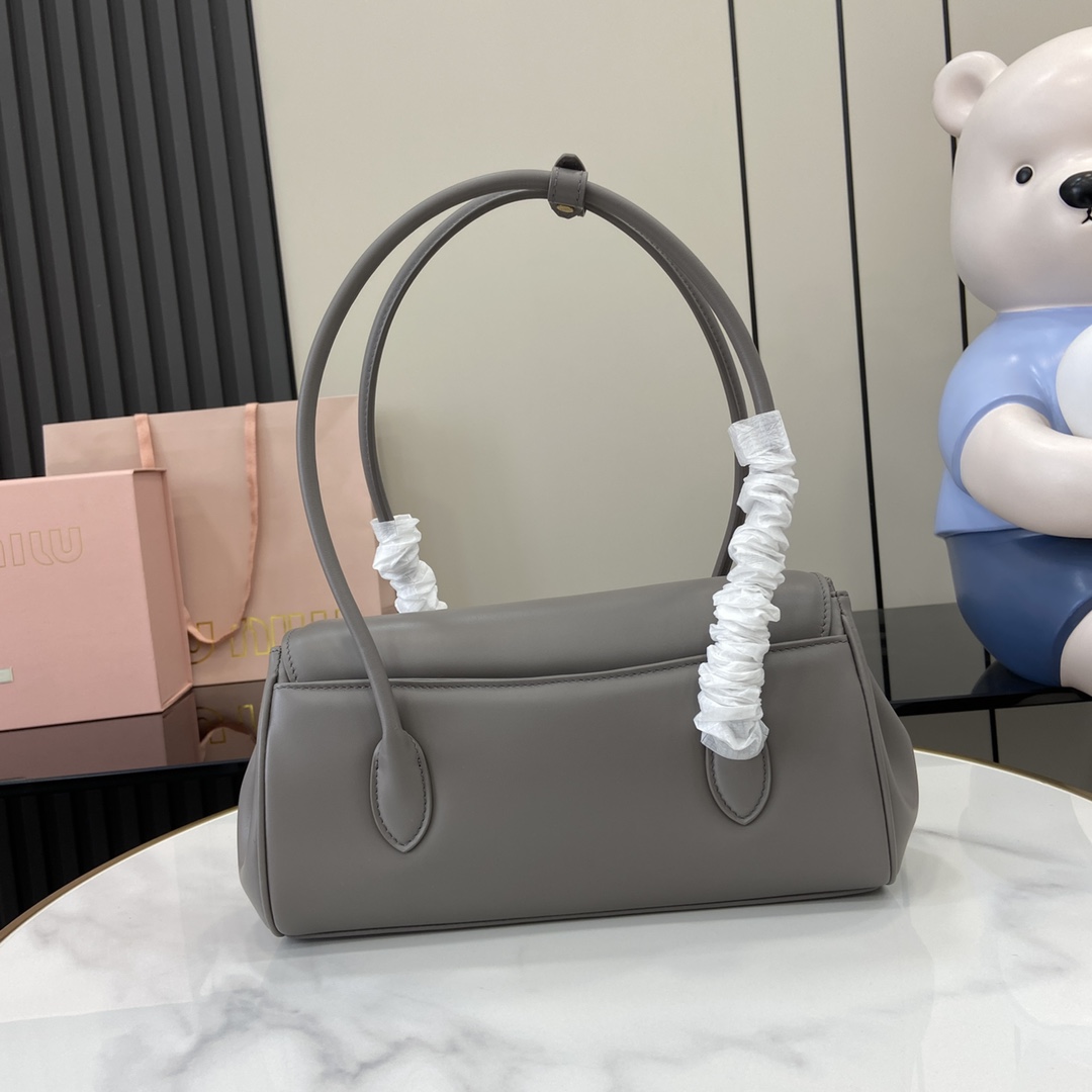 Bagsaaa Miu Miu Leather shoulder bag 5BD265 gray - 28 cm