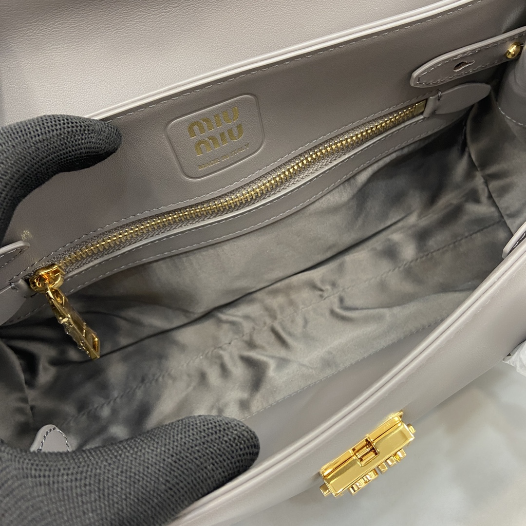 Bagsaaa Miu Miu Leather shoulder bag 5BD265 gray - 28 cm