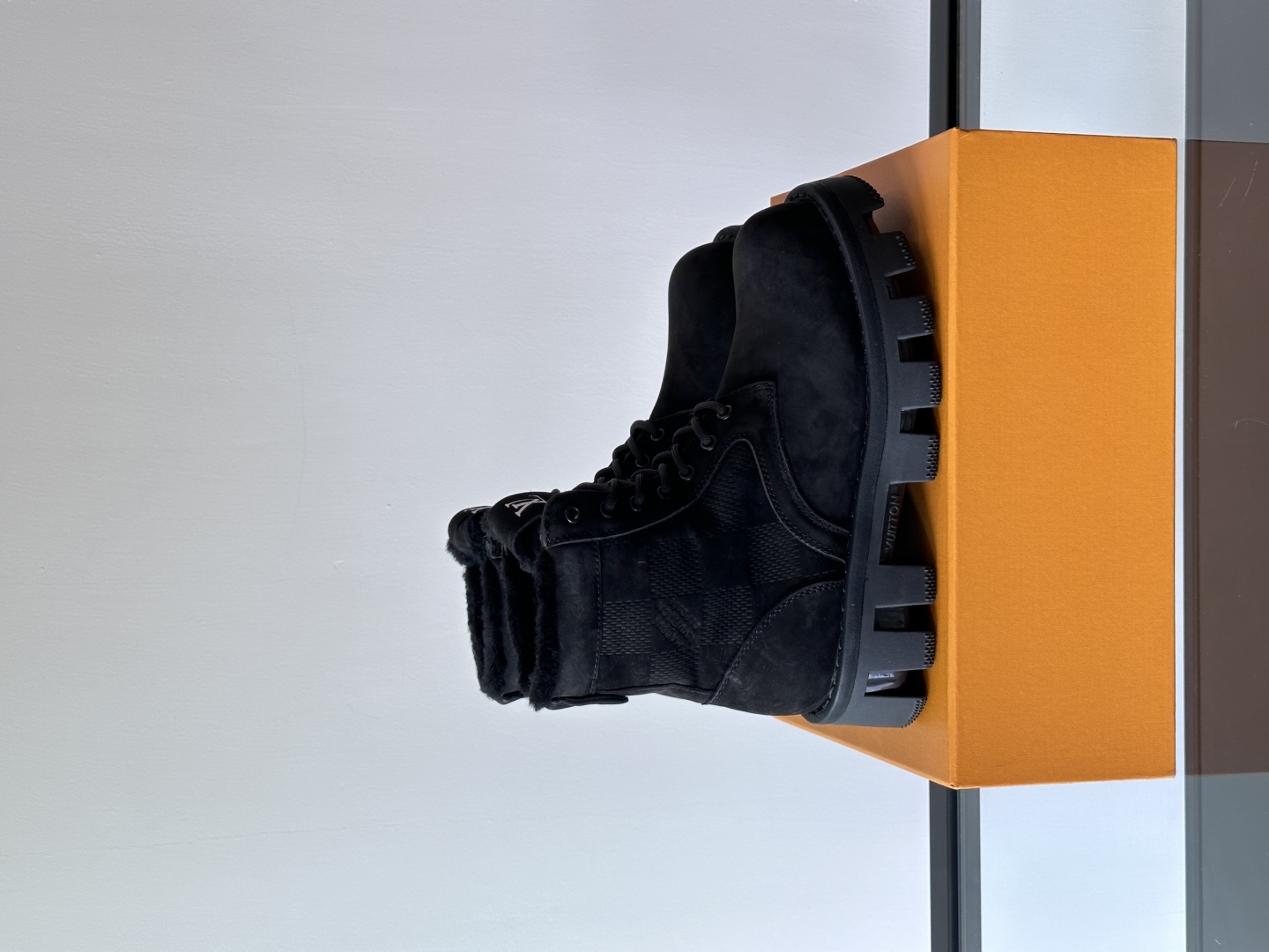 Bagsaaa L0vis Vvtt0n LV Checker Ranger Boot Black