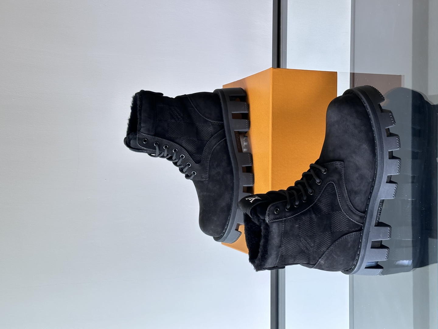 Bagsaaa L0vis Vvtt0n LV Checker Ranger Boot Black