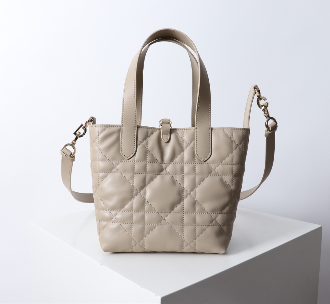 Bagsaaa Small D10r Toujours Vertical Tote Bag Beige Macrocannage Calfskin - 16 x 18 x 12 cm
