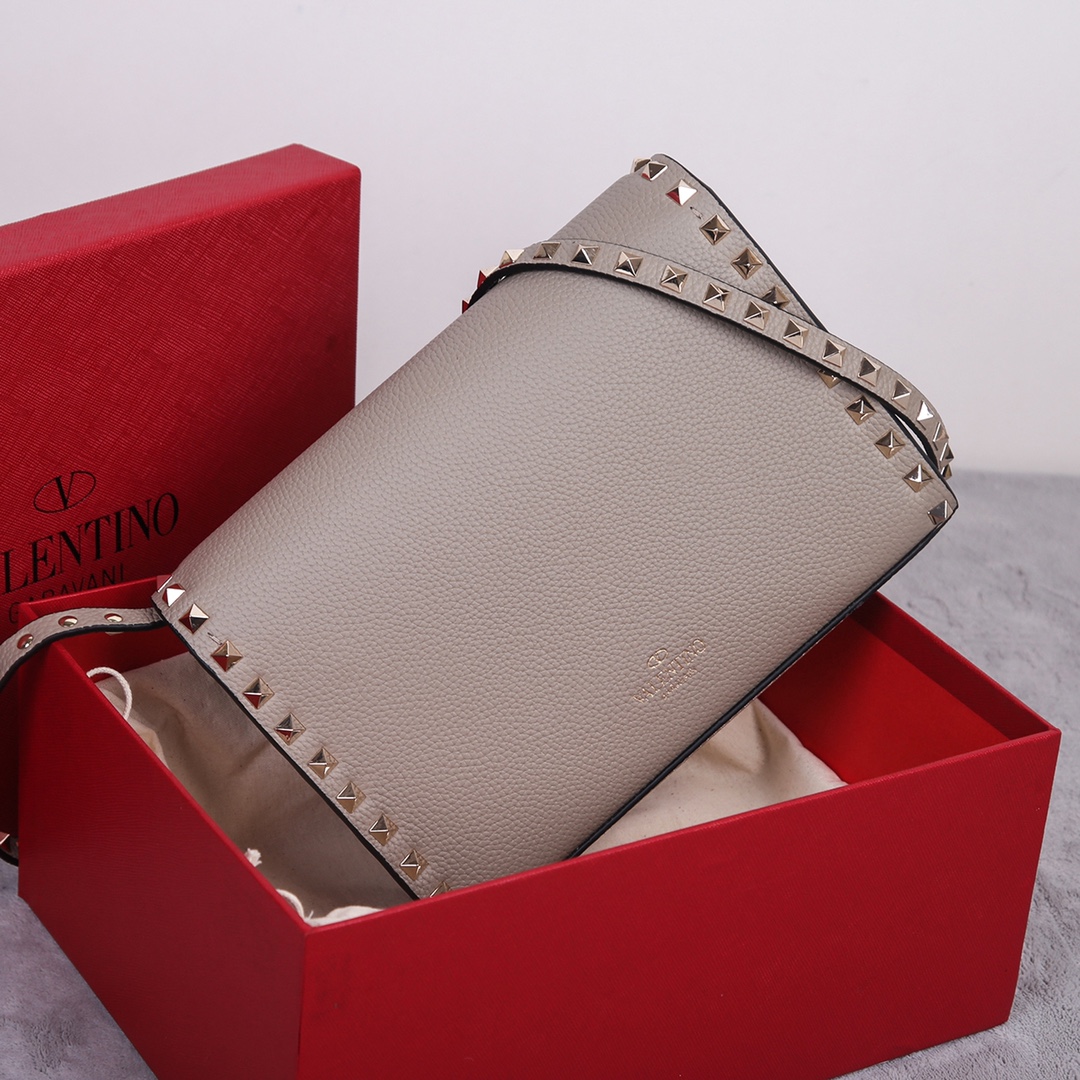 Bagsaaa Va1e*ntin0 Small Rockstud Grainy Calfskin Crossbody Bag Grey - 22.5cm