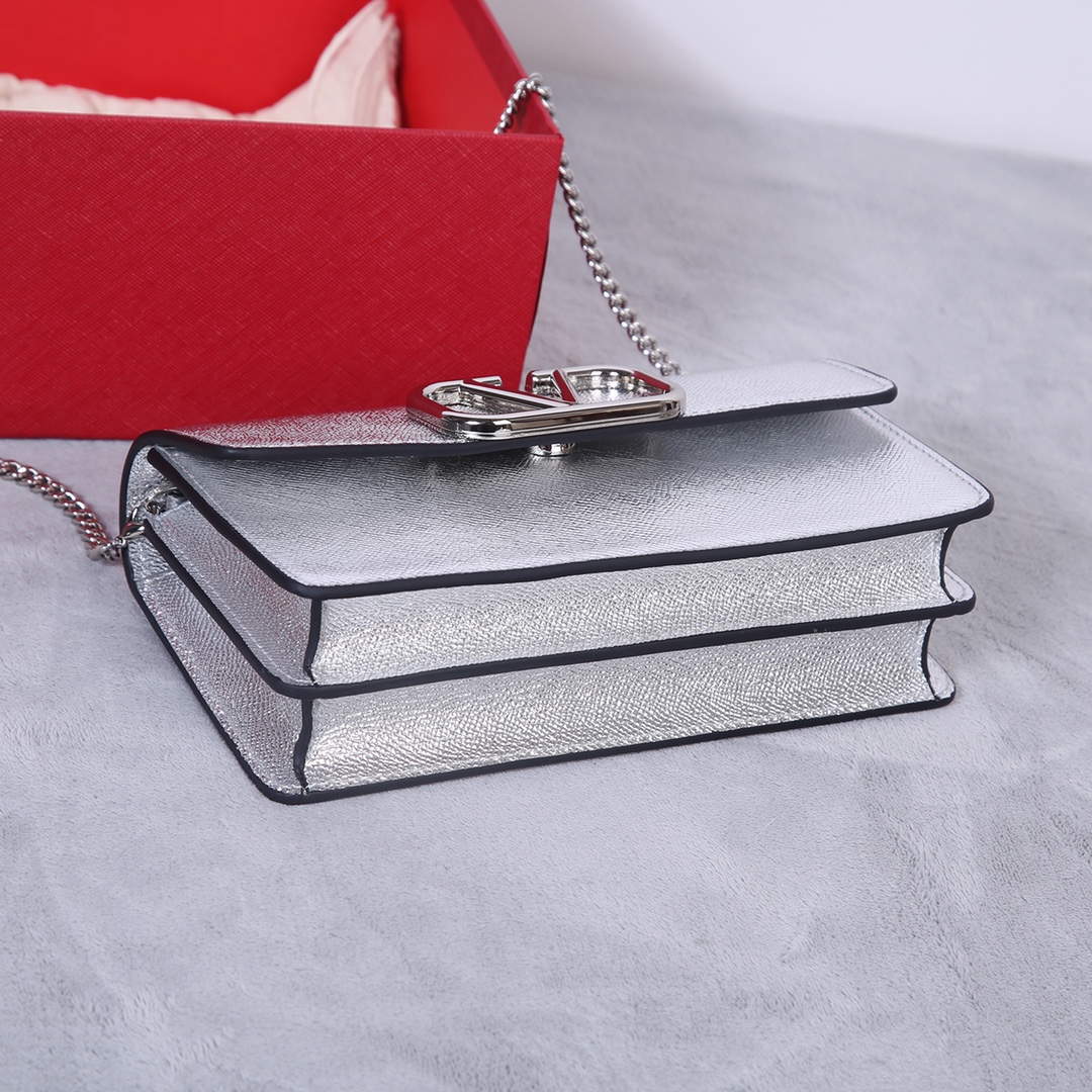 Bagsaaa Va1e*ntin0 Vlogo Signature Metallic Grainy Calfskin Wallet With Chain - 20cm