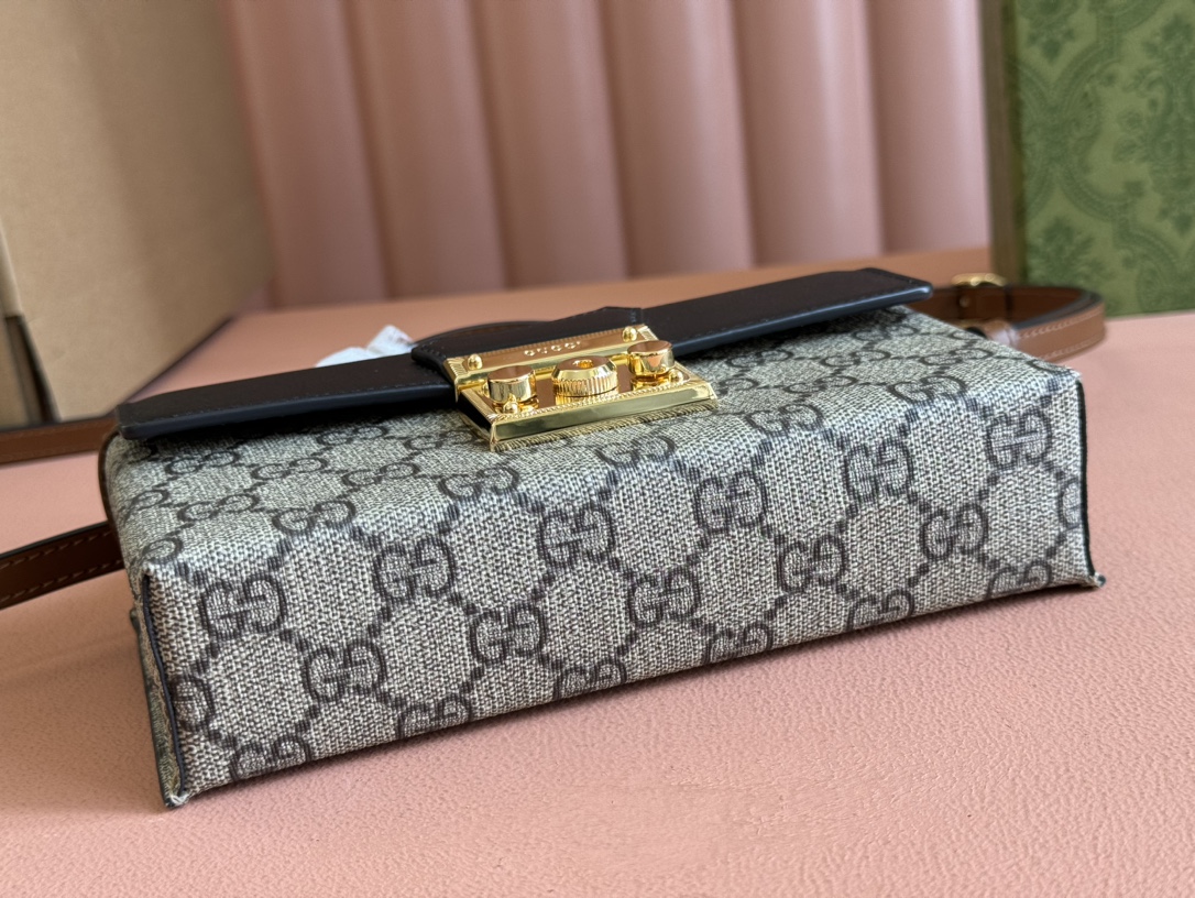 Bagsaaa Gvc*1 Padlock mini bag 652683 - 18cm
