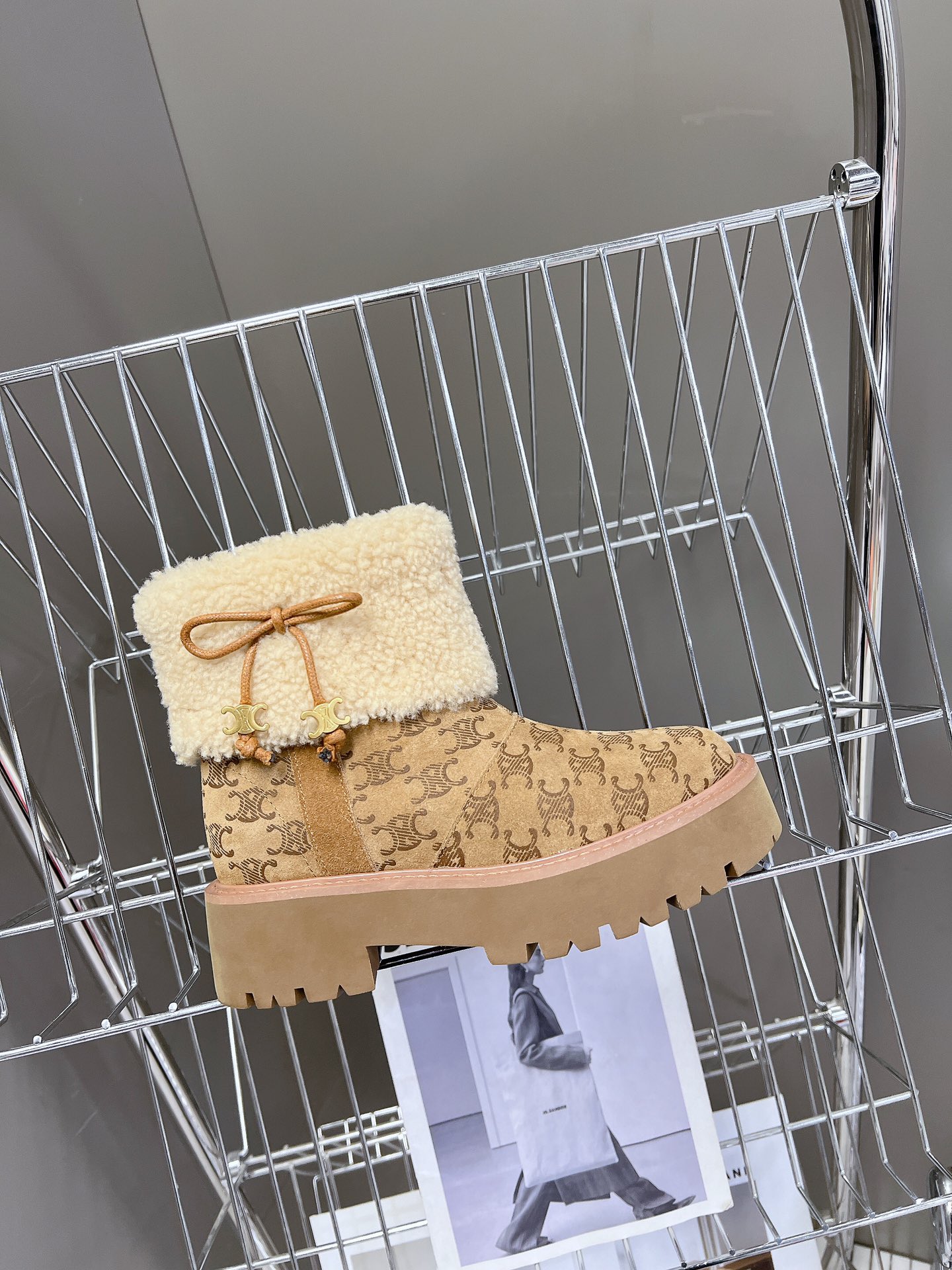 Bagsaaa Ce1i*e Bulky Cropped Triomphe Boot In Suede Stamped Calfskin And Shearling