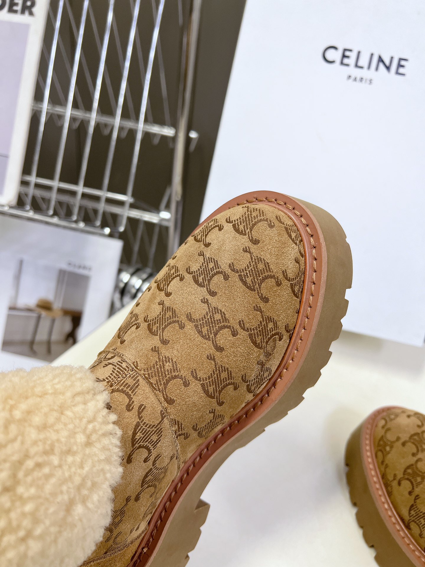 Bagsaaa Ce1i*e Bulky Cropped Triomphe Boot In Suede Stamped Calfskin And Shearling