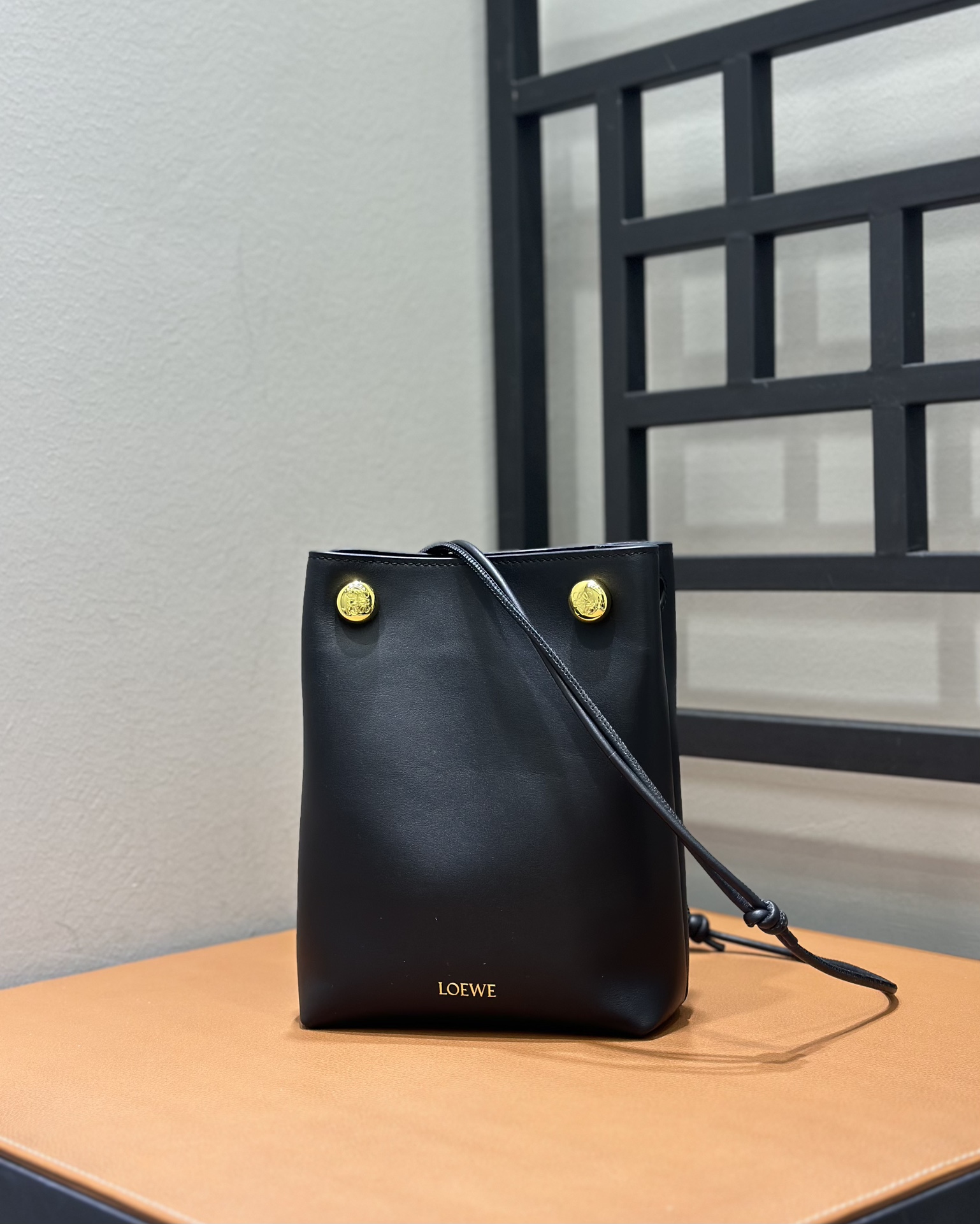 Bagsaaa L0ew* Pebble pouch in smooth calfskin black - 21.5cm