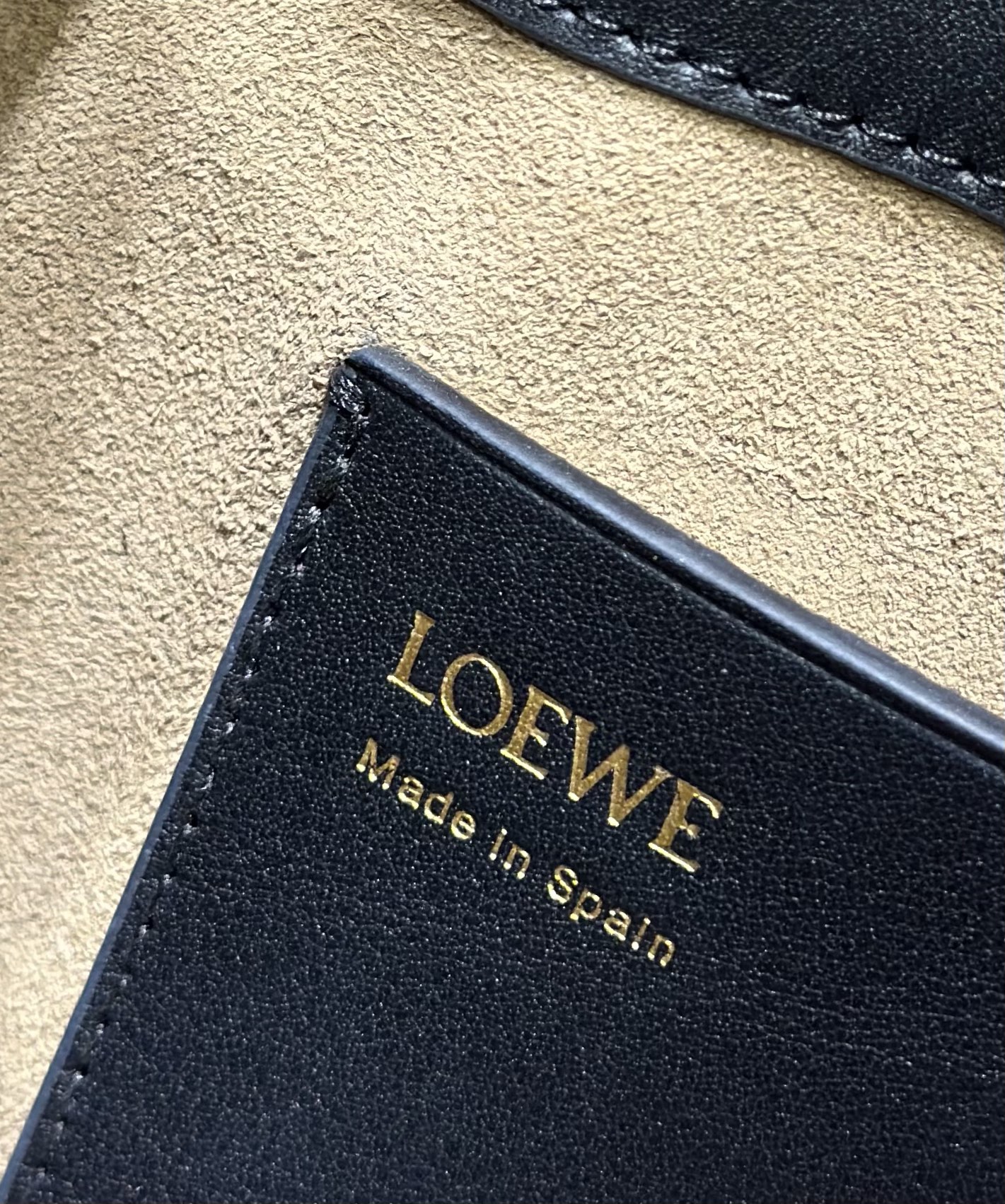 Bagsaaa L0ew* Pebble pouch in smooth calfskin black - 21.5cm