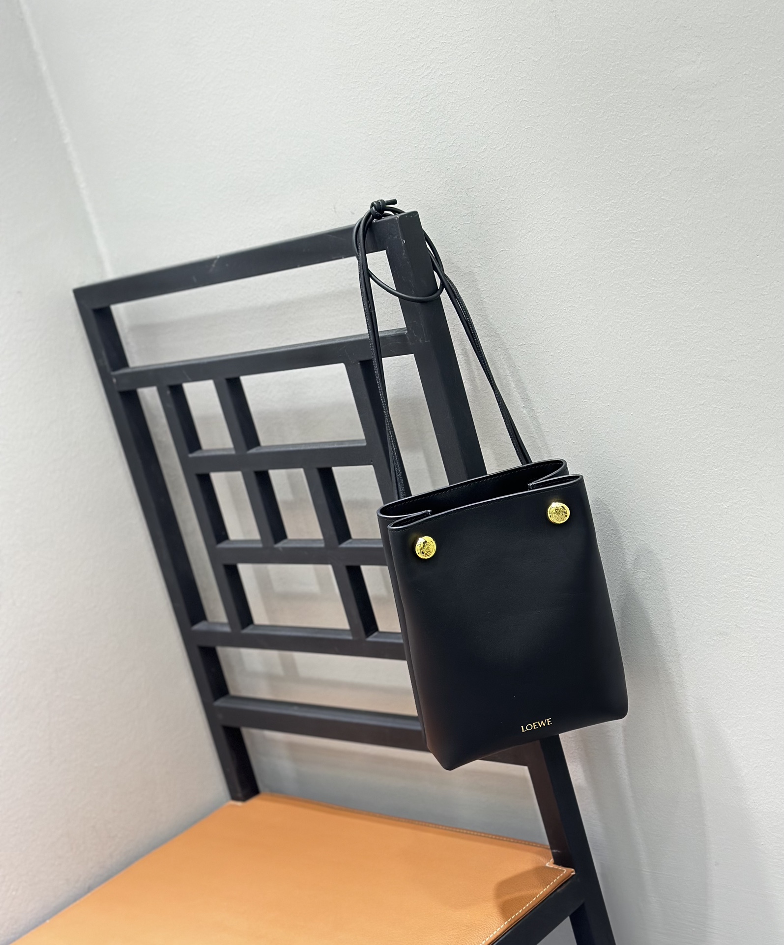 Bagsaaa L0ew* Pebble pouch in smooth calfskin black - 21.5cm