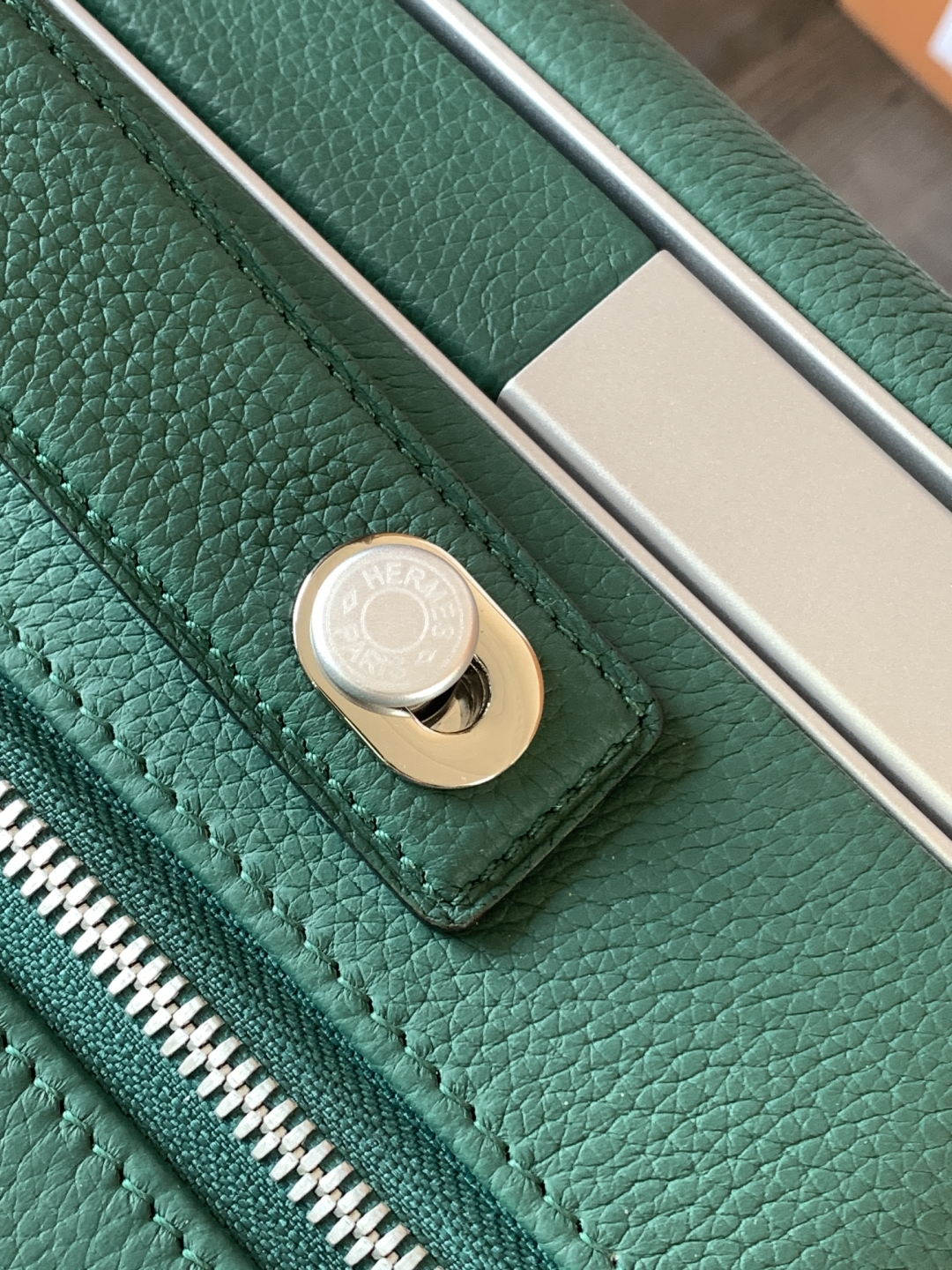 Bagsaaa H**me5 R.M.S Cabin Suitcase Green & Beige - 57cm