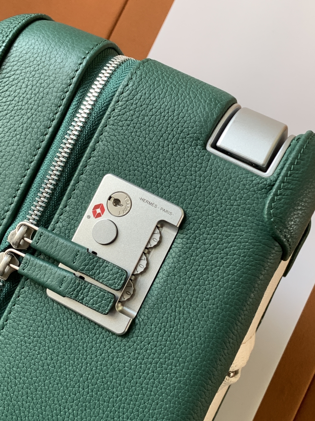 Bagsaaa H**me5 R.M.S Cabin Suitcase Green & Beige - 57cm